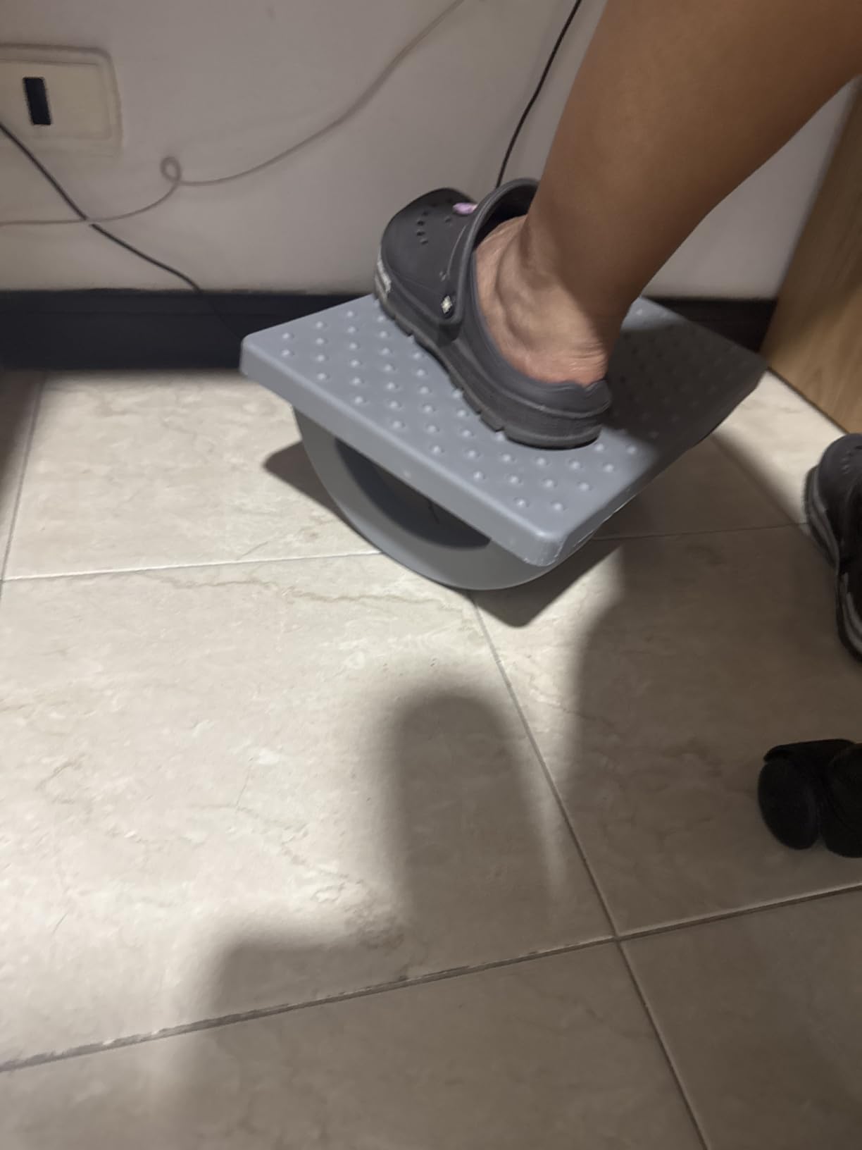 CasaZenith Foot Rest Under Desk at Work, Ergonomic Rocking Footrest with Roller Massager customer photo 1