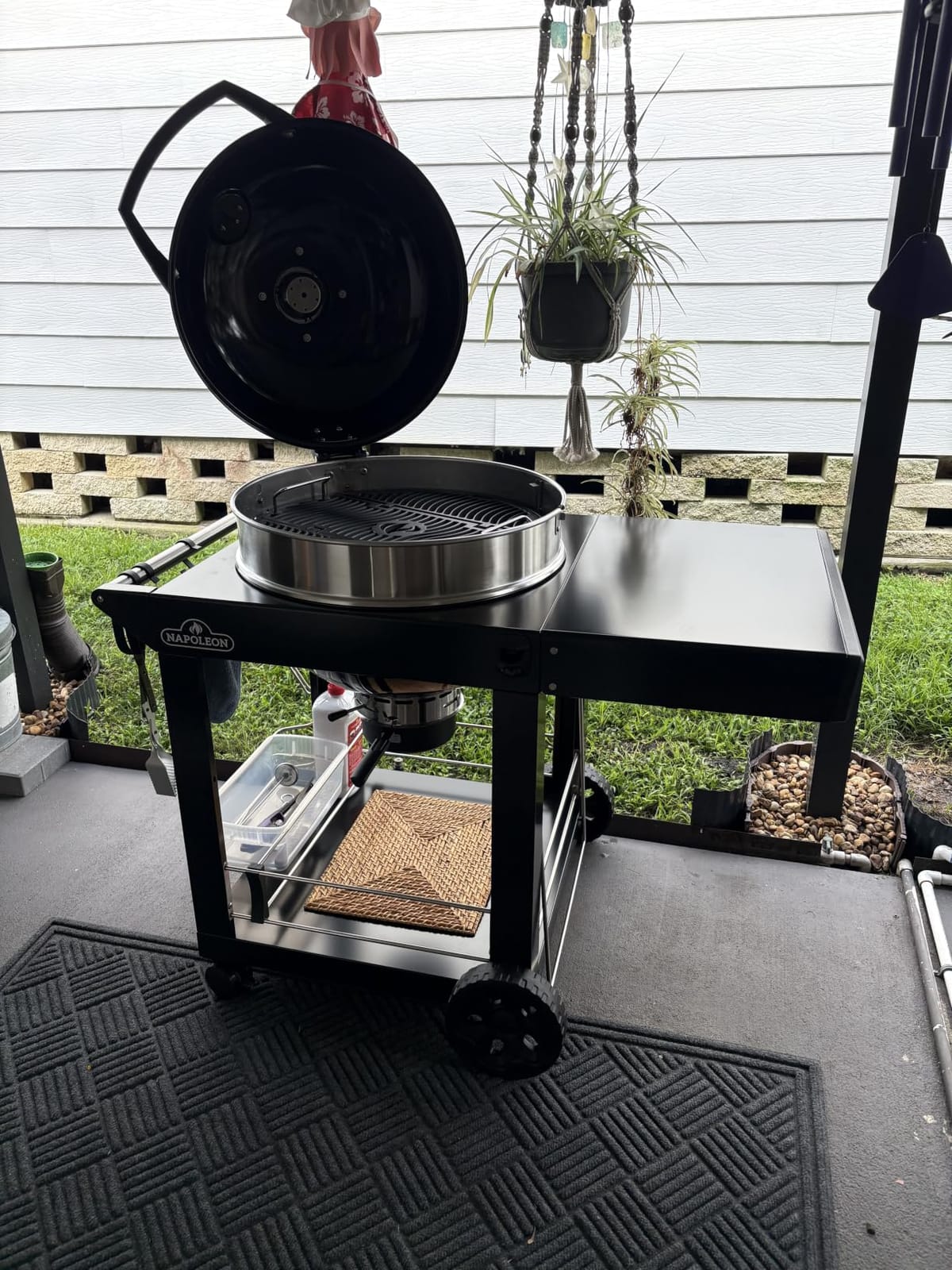 Napoleon PRO22 Charcoal Kettle Grill with Folding Cart, Black, Porcelain-Enameled Lid and Bowl, Chrome-Plated Cooking Grid customer photo 1