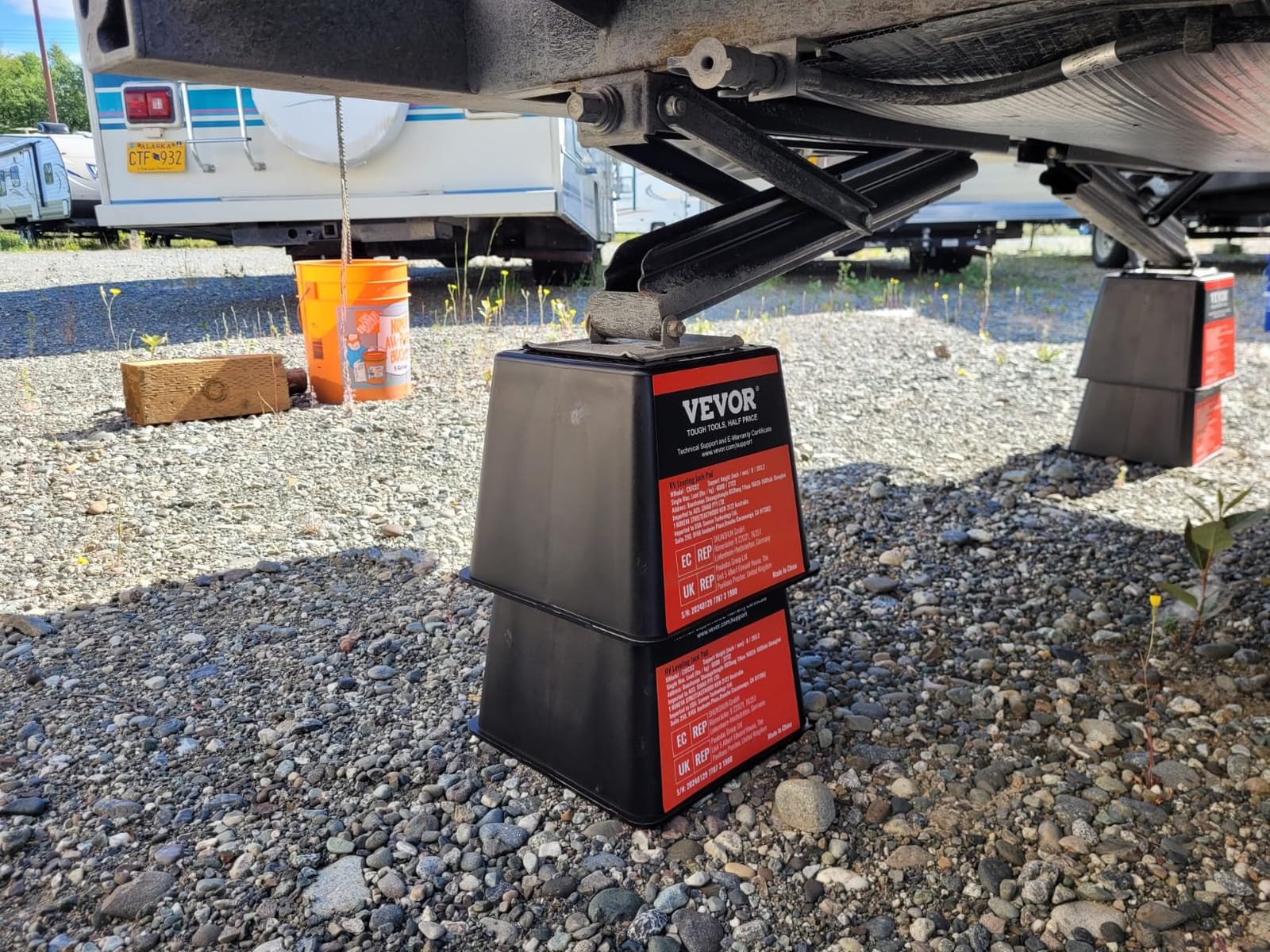 VEVOR Trailer Jack Block, 6000 lbs Capacity per RV Leveling Block, Polypropylene RV Camper Stabilizer Blocks, RV Travel Accessories Use for Any Tongue Jack, Post, Foot, 5th Wheels, 4-Pack customer photo 2