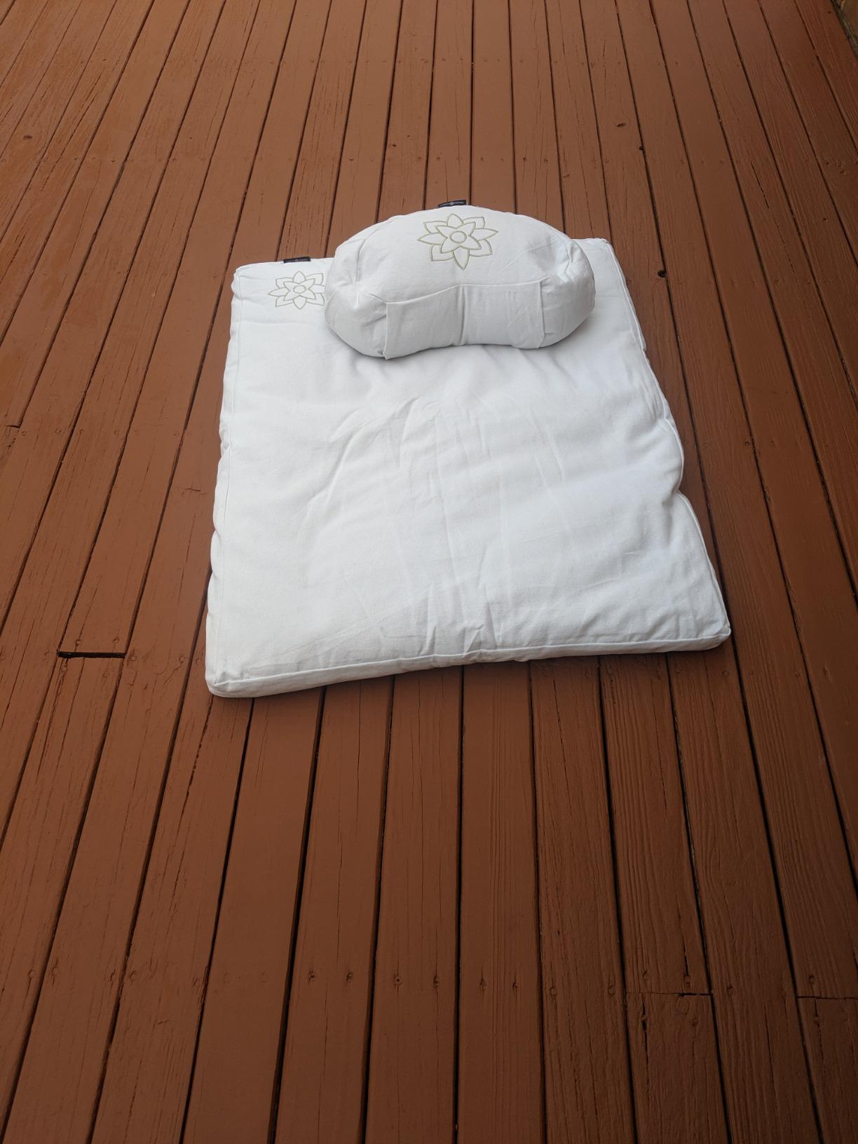 Mindful & Modern Large Meditation Cushion for Zafu Yoga - Meditation Pillow for Sitting on the Floor - Buckwheat Hull Filled Yoga Cushion with Removable, Washable 100% Cotton Cover and Carry Handle customer photo 2