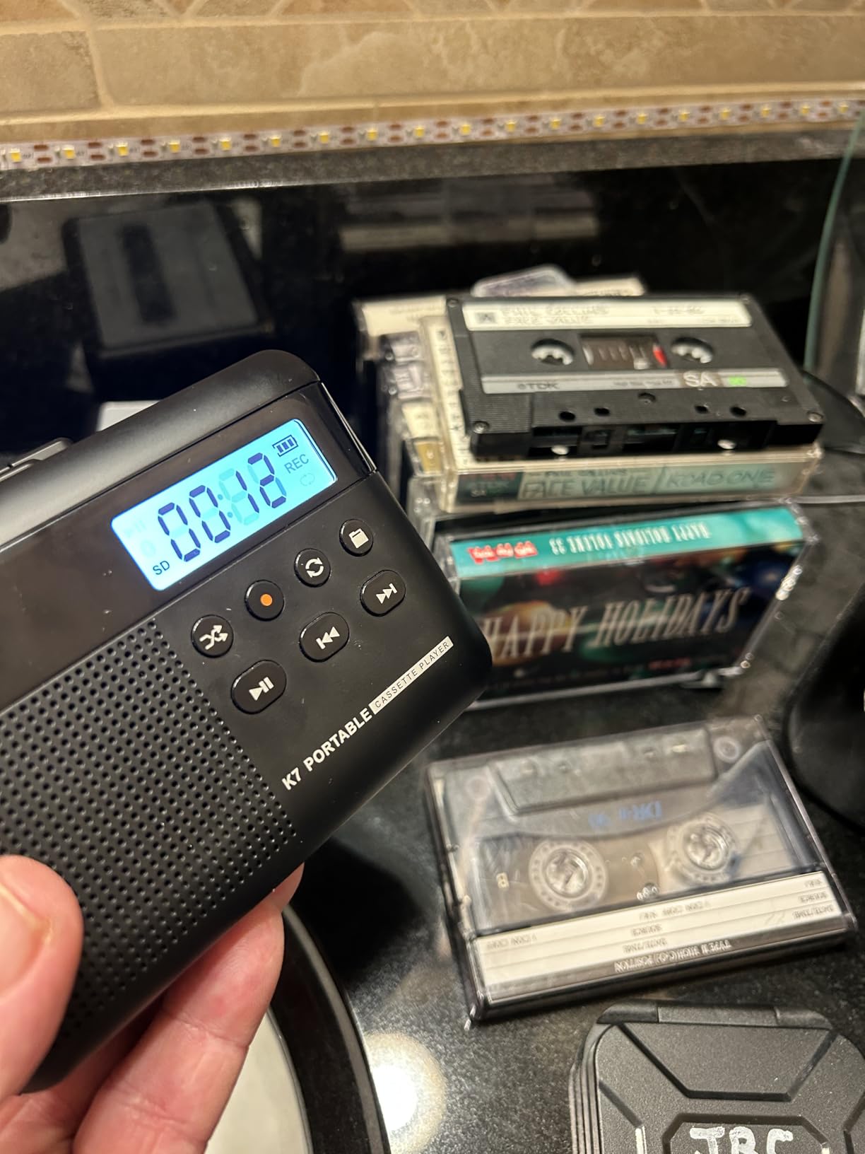 KLIM K7 Cassette Tape Player - Cassette to MP3 Converter - Portable - Built-in Microphone & Speaker - Rechargeable Battery - Earphones - 16GB SD Card - Black customer photo 1