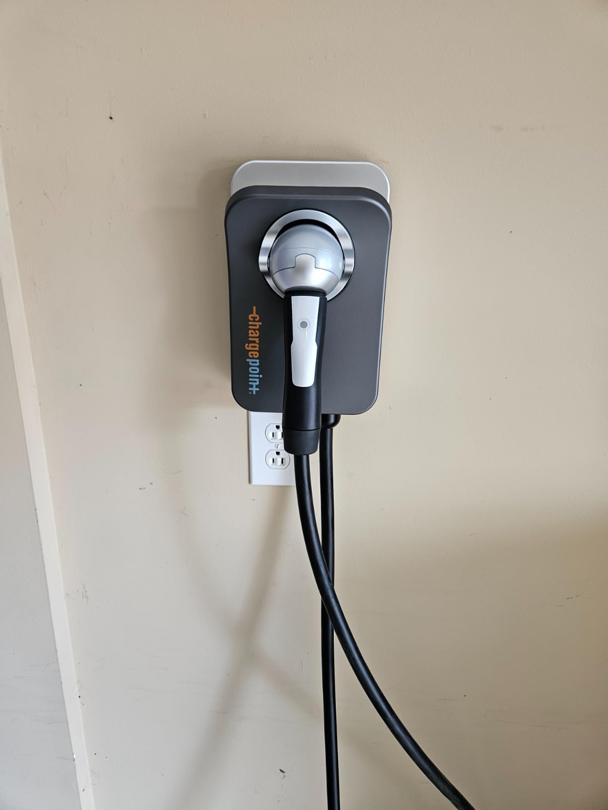 ChargePoint HomeFlex Level 2 EV Charger, Hardwired NACS Charging Station - Tesla Compatible, Fast Charge Solution for Electric Vehicles customer photo 1