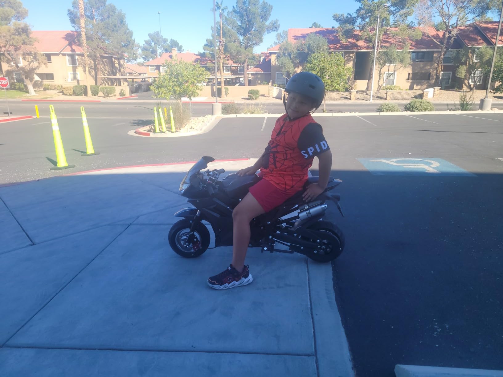 BESUFY 49cc 4-Stroke Pocket Rocket Motorcycle, Gas Pocket Motorbike with Front Rear Disc Brakes, Realistic Racing Max Speed 25MPH, Mini Bike Max Weight 440 LB, Dual Headlights, Kids Gift Black customer photo 1