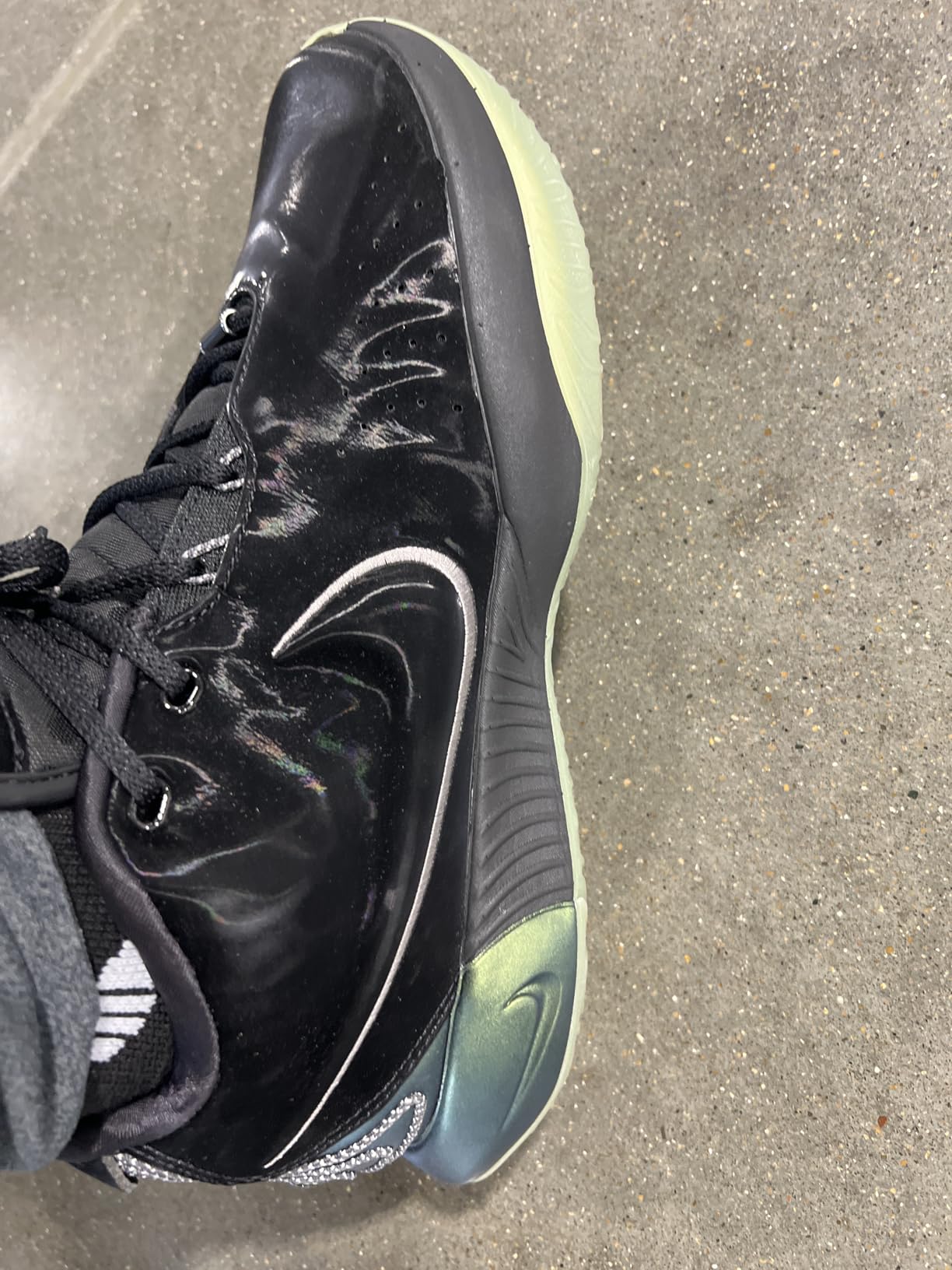 Nike Men's Lebron XXI Shoes customer photo 2