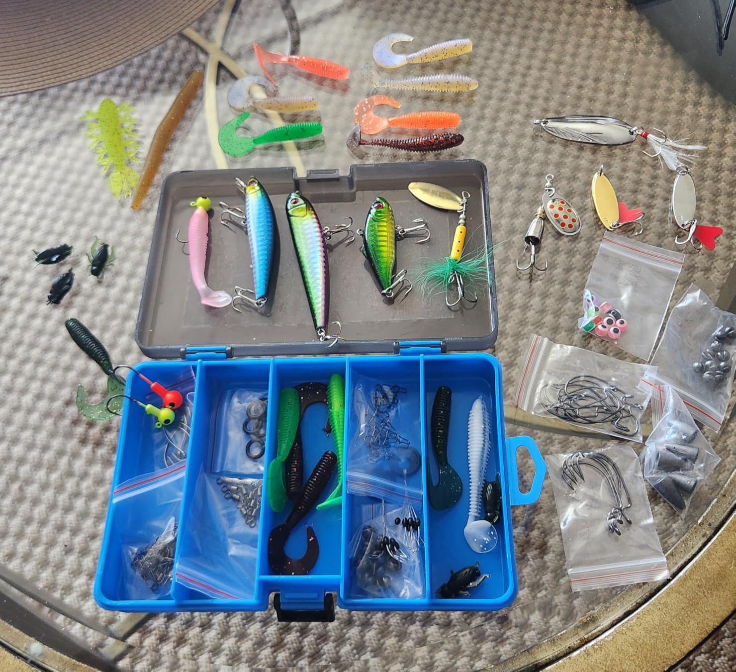 PLUSINNO Fishing Lures, 137Pcs Tackle Box with Tackle Included, Crankbaits, Spoon, Hooks, Weights & Other Accessories, Fishing Bait Lure Gear Kit Gift for Men Bass Freshwater customer photo 1