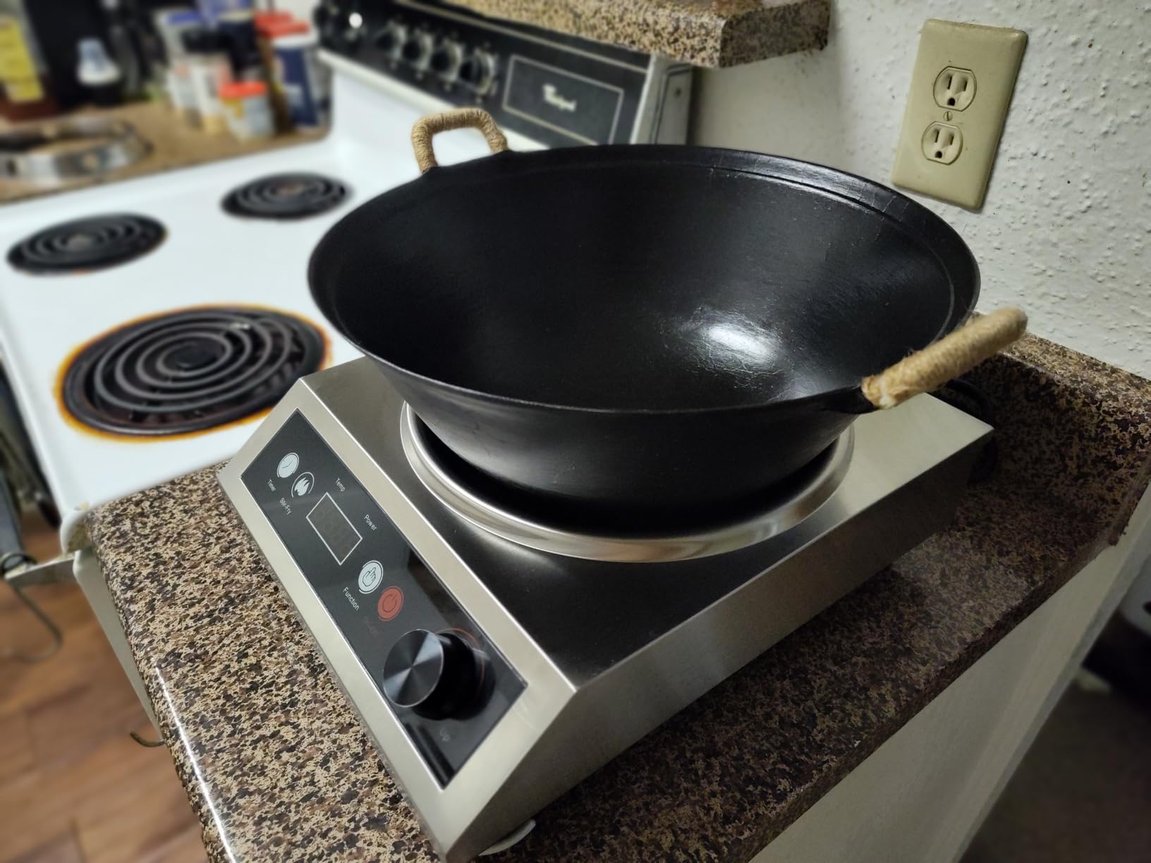 1800W Electric Wok Used For Home And Commercial, Induction Wok With Concave Surface Stainless Steel Strong Power Dual Control Mode 10 Power And Temp 24H Timer Induction Cooktop For Cooking customer photo 1