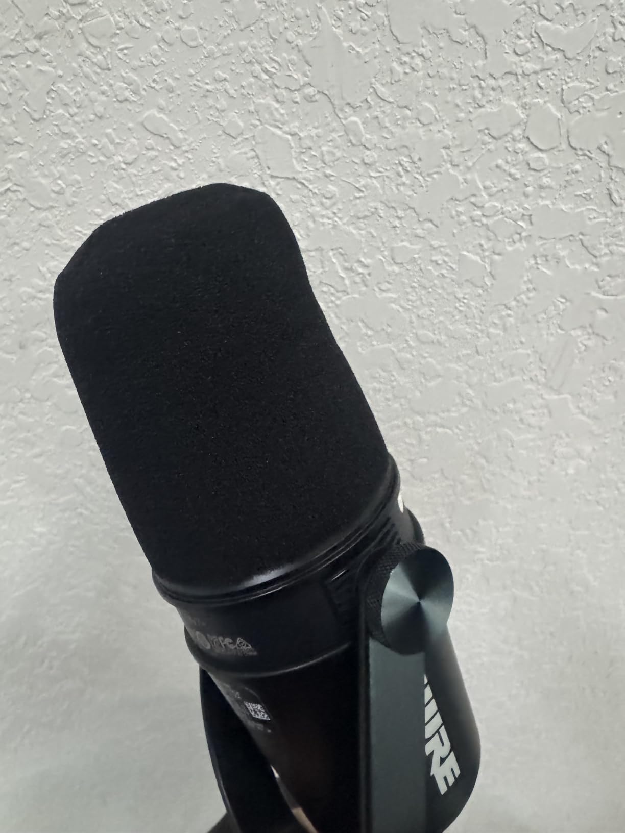 Shure MV7+ USB-C & XLR Podcast Dynamic Mic with Stand - Black customer photo 1