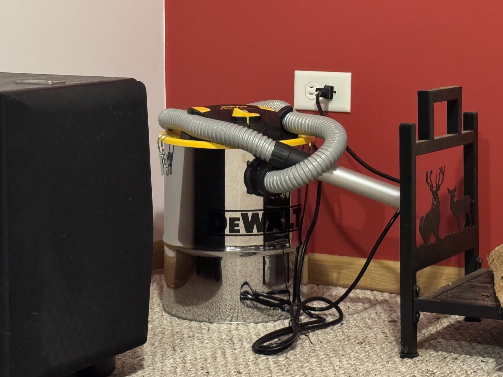 DEWALT 4 Gallon 4 HP Metal Ash Vacuum for Pellet Stoves, Fireplace DXV04A customer photo 2
