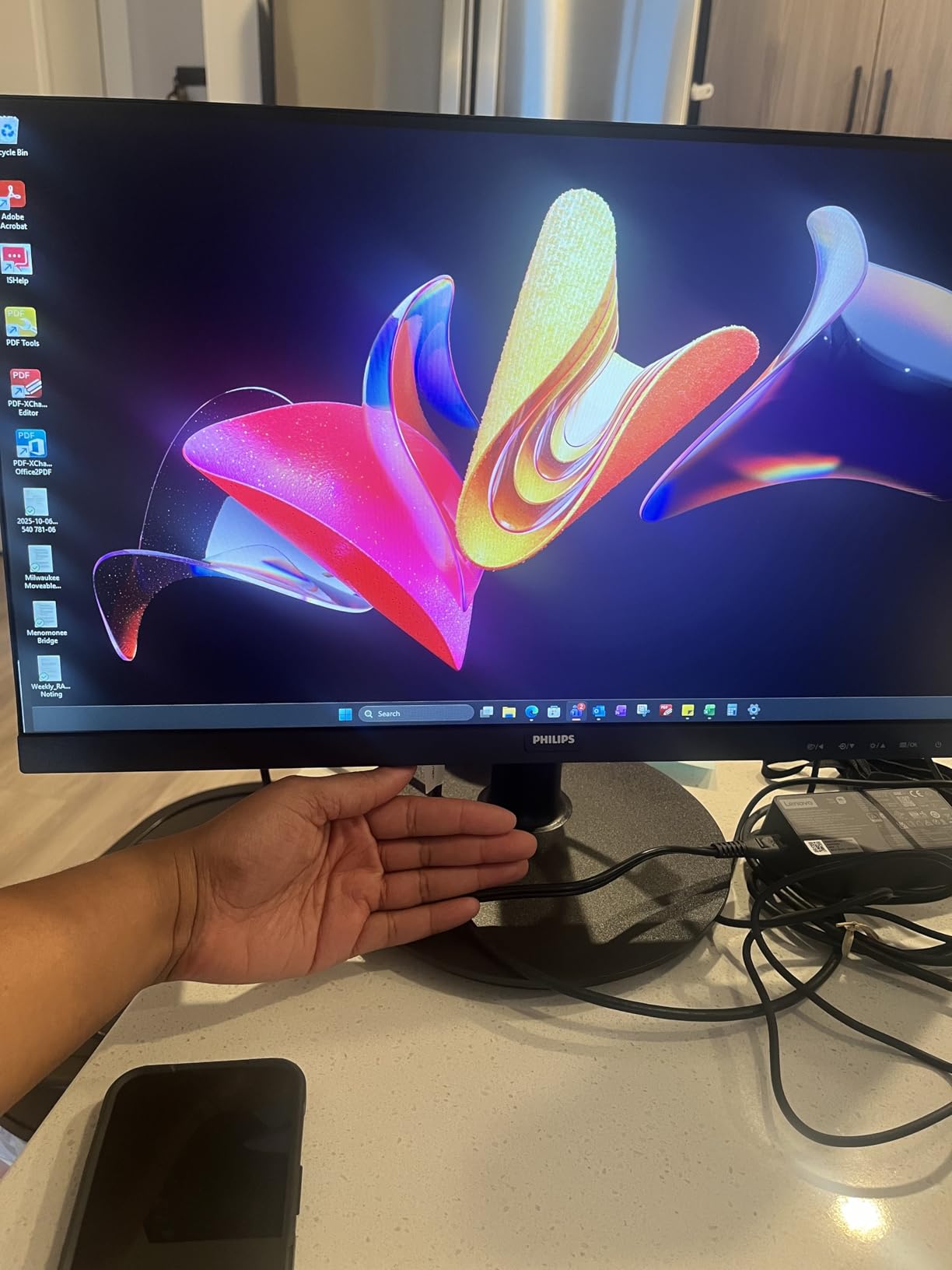 Philips 22 Inch Computer Monitor FHD 100Hz VA VESA Flicker-Free, 221V8LB | 1920x1080 LED Monitor, 4ms GtG, Adaptive Sync, HDMI 1.4, Tilt Adjust, Low Blue Light, 4yr Advance Replacement Warranty customer photo 1