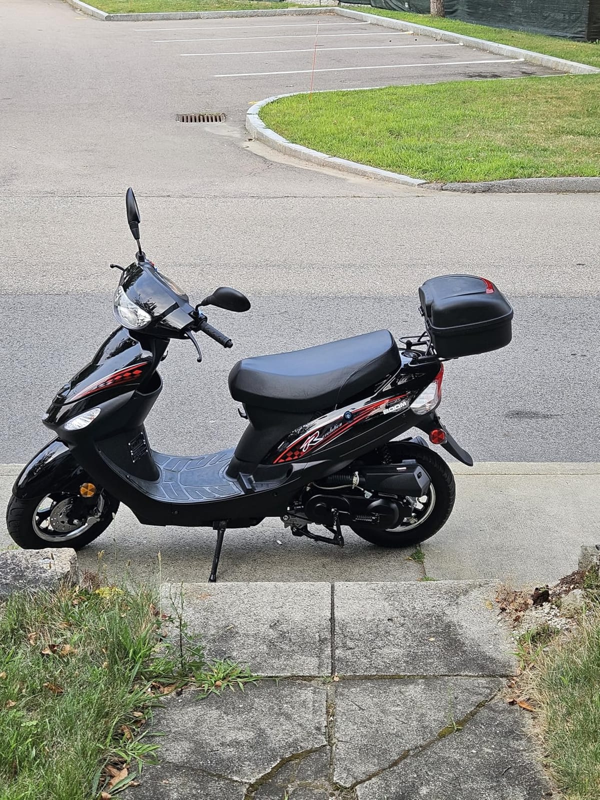 X-PRO 50 Gas Moped with 10