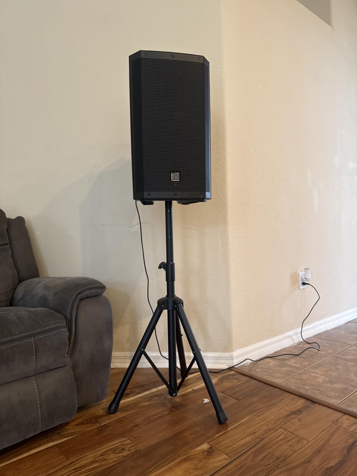 Electro-Voice ZLX-12P-G2 12in. 2-Way Powered Loudspeaker with Bluetooth | 1000W powered speaker with Bluetooth 5.0 and 4-channel mixer for musicians, DJs and performers customer photo 1