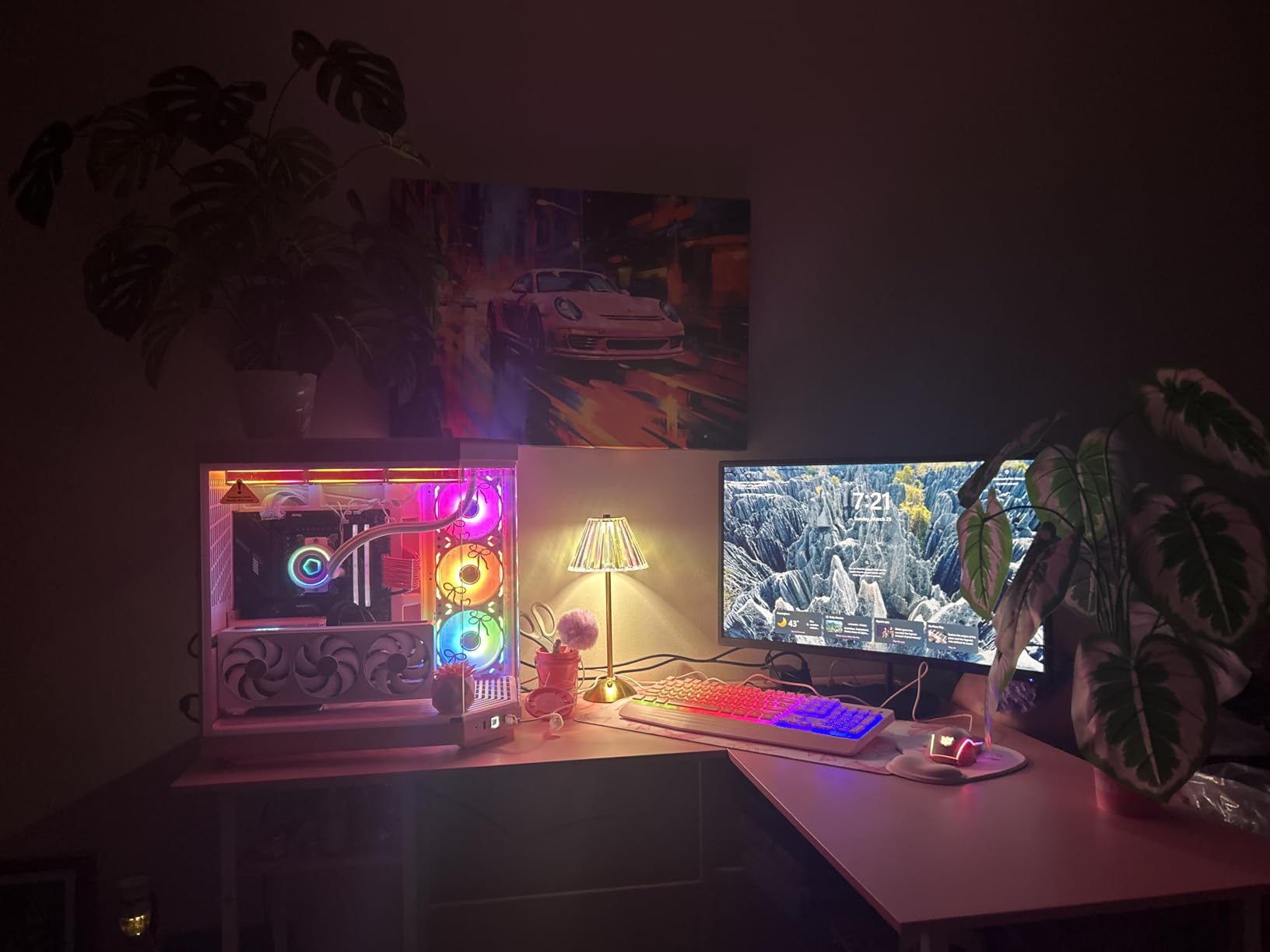 Hyte Y70 Modern Aesthetic Gaming PC Case - Panoramic Glass | High-Airflow Design | Cable Management | Dual Chamber ATX Mid-Tower Chassis | 10 Fan Capacity | Luxury PCIe 4.0 Riser Cable - Snow White customer photo 1