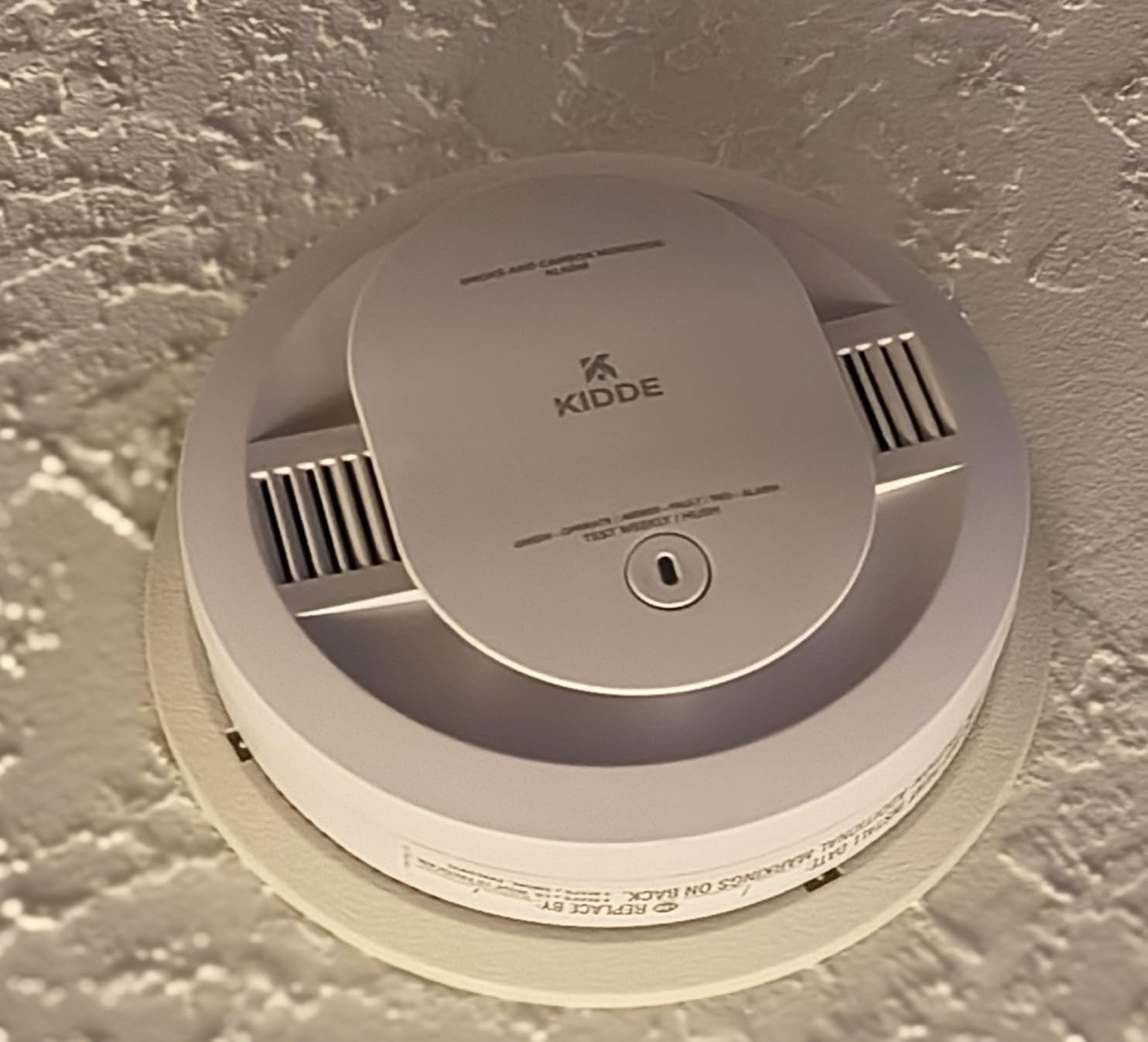 Kidde Smoke and Carbon Monoxide Detector, AA Battery Powered with LED Status Lights, 85 dB Alarm, 5 inches, 30CUDR, 1 Pack customer photo 2