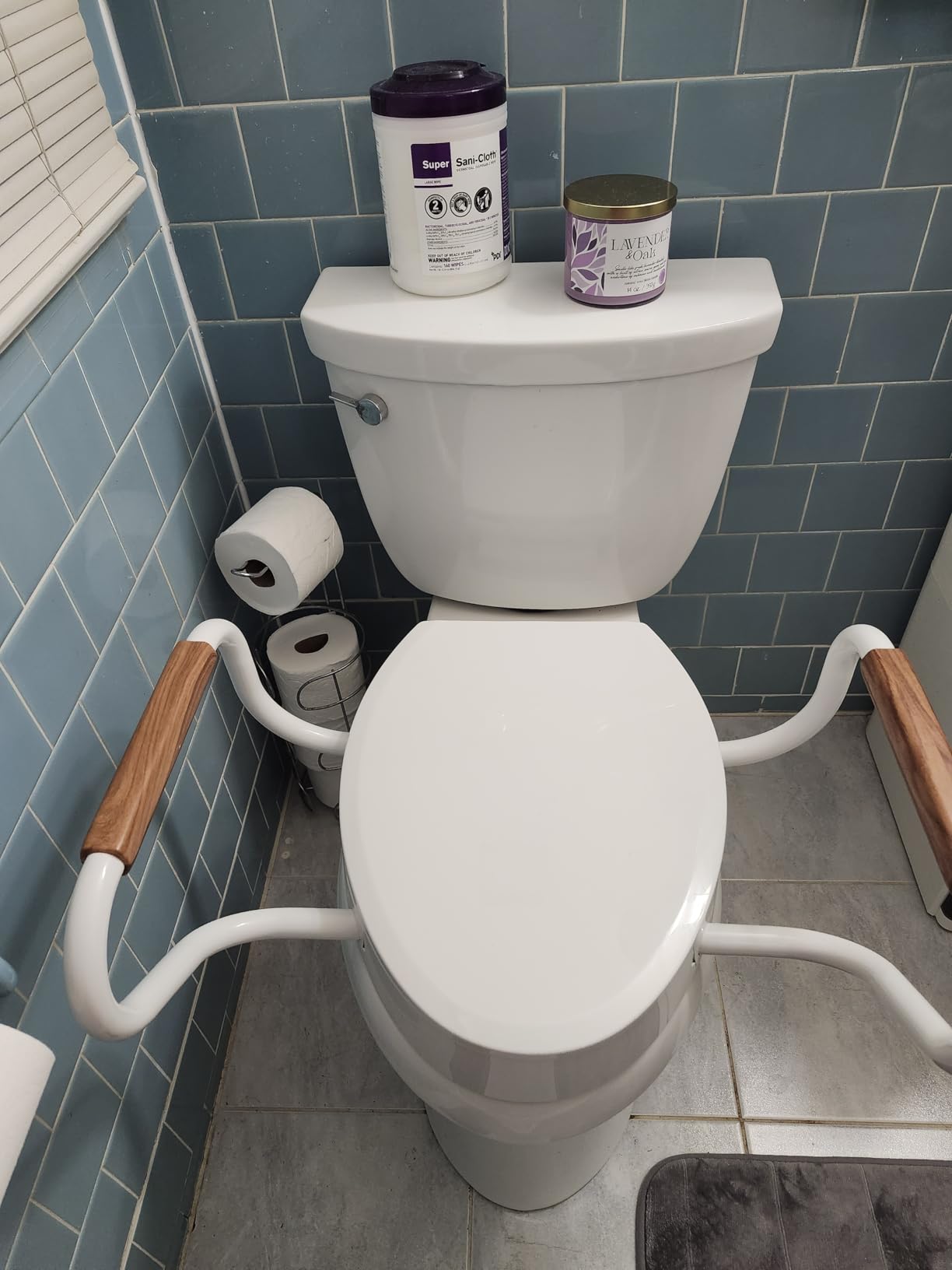 Lunderg Solva Raised Toilet Seat with Handles - Elongated - Adds 3 Inches customer photo 1