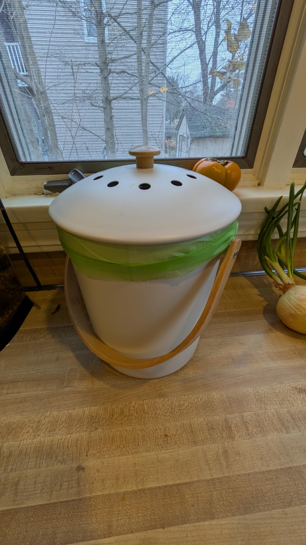 Beautiful Kitchen Compost Bin with Smell Proof Lid - Rust Proof and Odorless Compost Bucket for Your Countertop with No Smell Filters - Easy to Clean 1.1 Gallon Bin Looks Great On Any Kitchen Counter customer photo 2