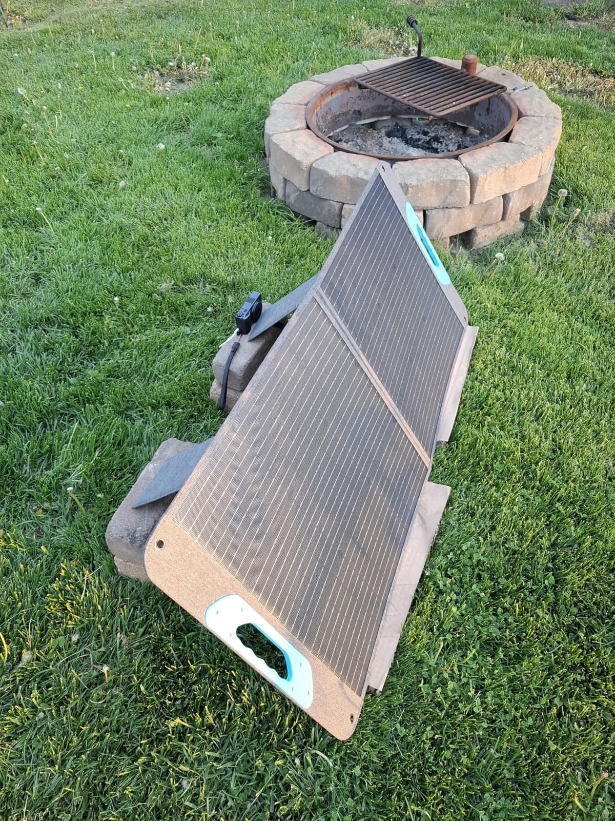 Renogy 100W Portable Solar Panel for Power Stations, 25% High Efficiency | N-Type 100 Watt Foldable Solar Panel with Kickstands, Lightweight USB-A/Type-C Outputs, for Camping, RV Blackout and Off-Grid customer photo 2