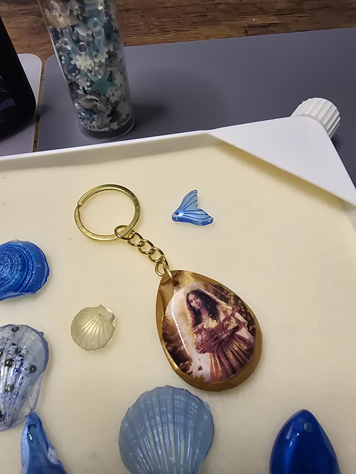 KISREL UV Resin Jewelry Making Kit, 300g Crystal Clear Resin with Light and Molds, DIY Jewelry Making Kit, Resina Starter Kits for Keychain and Earring customer photo 2