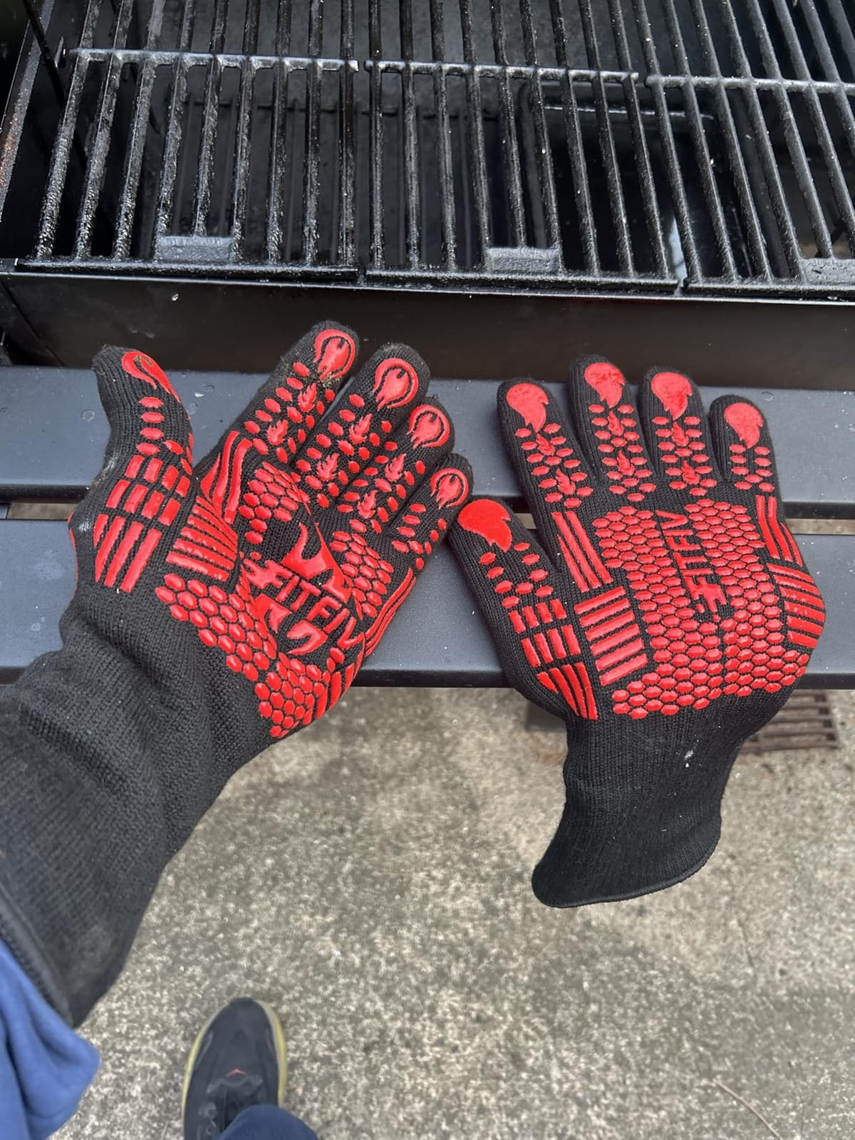 BBQ Gloves, 1472°F Heat Resistant with Silicone Grip Oven Mitts | Non-Slip Grip, for BBQ, Grilling, Oven, Smoker, Cooking and Baking customer photo 1