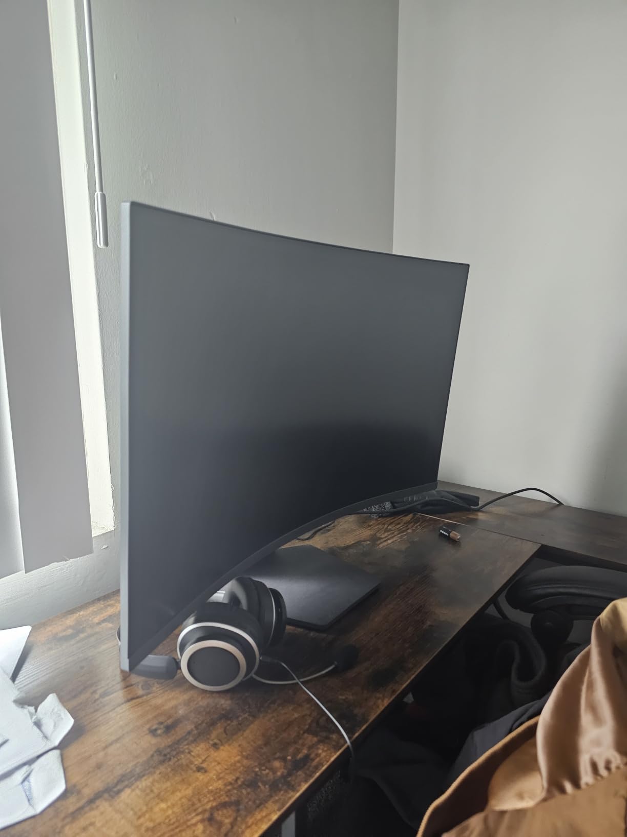LG 32GS60QC-B Ultragear 32-inch Curved Gaming Monitor QHD (2560x1440) 180Hz 1ms 1000R AMD FreeSync HDR10 HDMIx2 DisplayPort Borderless Design Black Stabilizer DAS Crosshair FPS Counter - Black customer photo 2