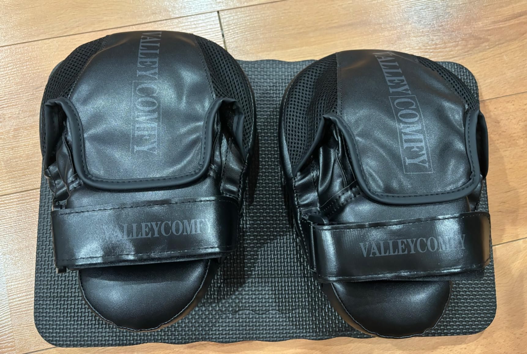 Valleycomfy Boxing Pads Punching Mitts for Training, Muay Thai, Martial Arts | Curved Focus Punch Mitts, for Men and Women, for Muay Thai, Kickboxing, Taekwondo customer photo 1