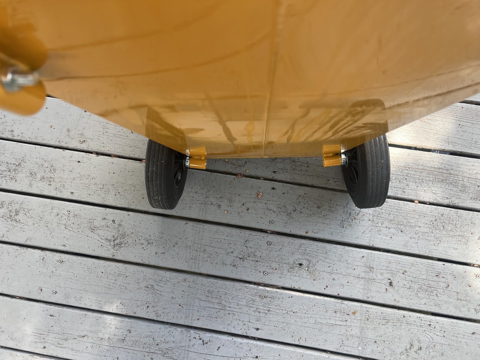 VEVOR 30 Gallon Fuel Caddy, Gas Storage Tank & 4 Wheels, with Manual Transfer Pump, Gasoline Diesel Fuel Container for Cars, Lawn Mowers, ATVs, Boats, More, Yellow customer photo 1