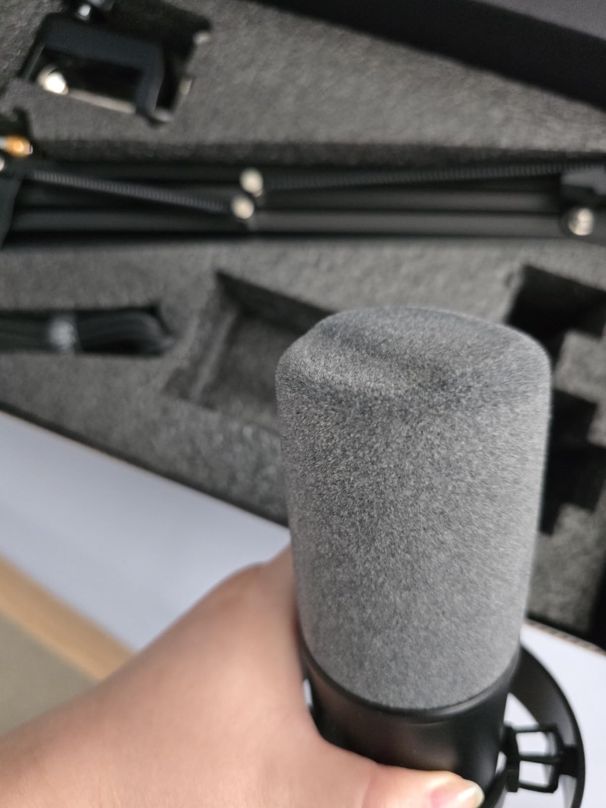 FIFINE K688 Podcast Microphone Kit, USB/XLR Dynamic Microphone with Boom Arm customer photo 1