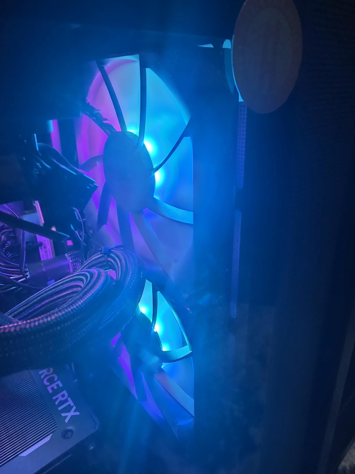 CORSAIR RS140 ARGB 140mm PWM Fans - Daisy-Chain Connection - Low-Noise - Magnetic Dome Bearing - Dual Pack - Black customer photo 1