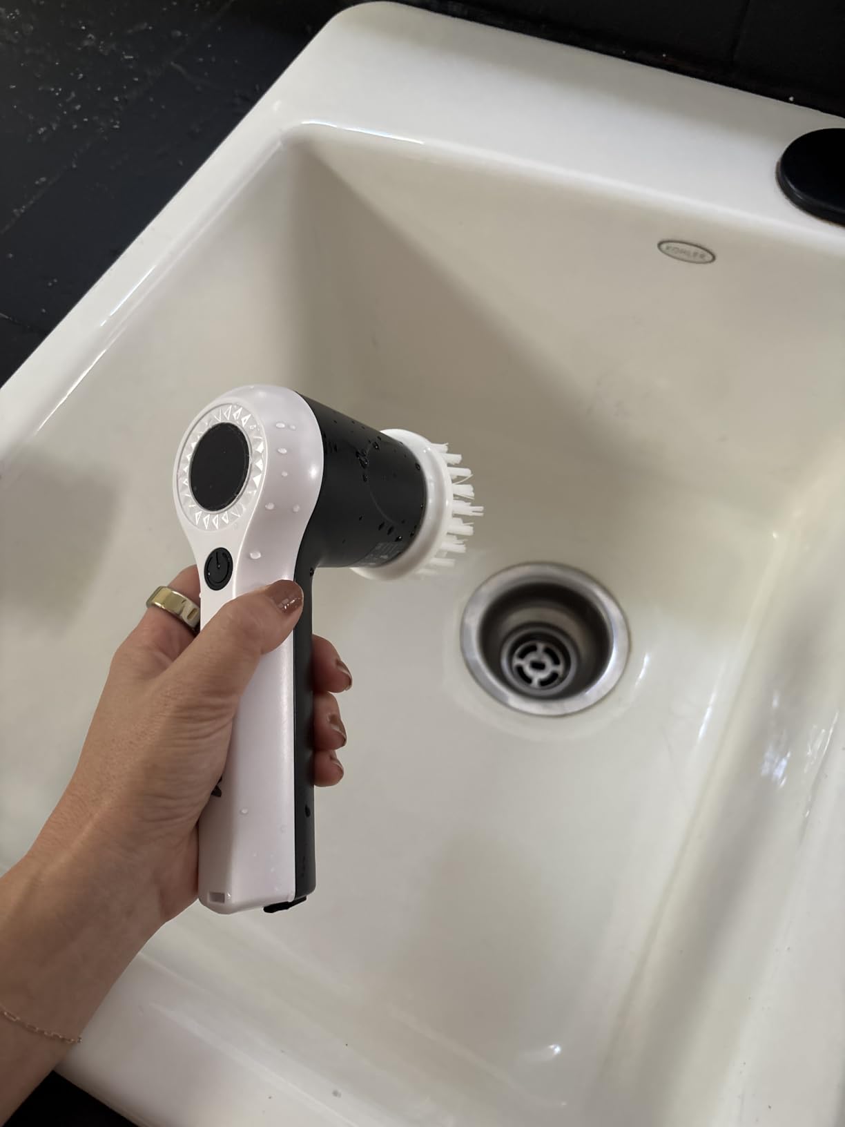 PUFTEM Electric Spin Scrubber, Cordless Shower Scrubber | Battery Level Display, Dual Speed, 6 Replaceable Brush Heads, IPX7 Waterproof, Long Runtime, Tub, Tile & Sink Cleaning customer photo 1