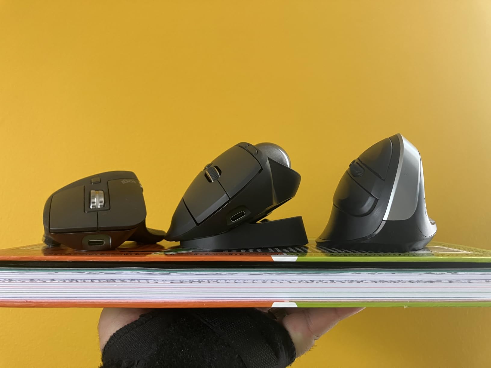 Logitech MX Ergo S Advanced Wireless Trackball Mouse USB C - Graphite | Advanced ergonomic design, rechargeable battery, Bluetooth and encrypted dongle, 6 programmable buttons, PC/Mac compatible customer photo 2