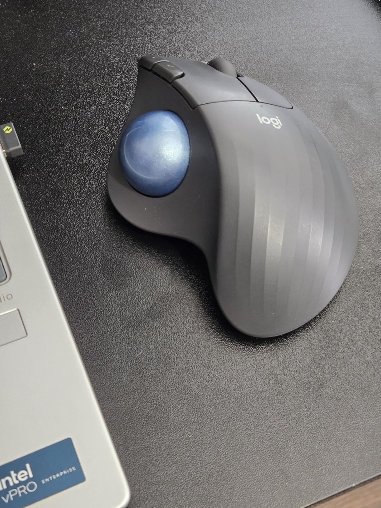 Logitech Ergo M575S Wireless Trackball Mouse- Off-White Silver Ball | Easy thumb control, precise and smooth tracking, Bluetooth and includes Logi Bolt USB receiver, PC Mac compatible customer photo 2