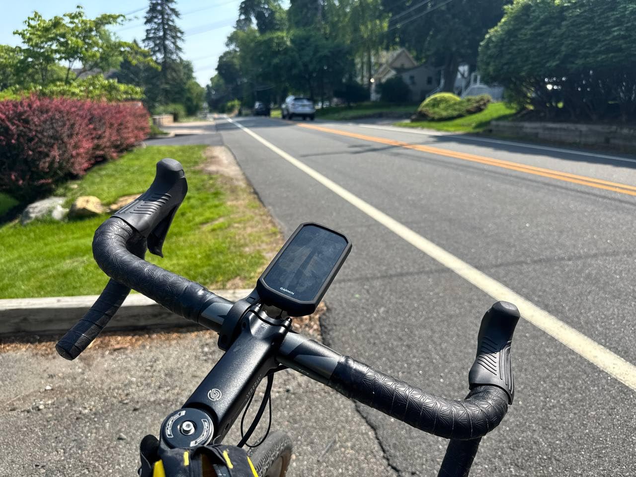 Garmin Edge 1050, Premium Cycling Computer | Large & Vivid Touchscreen, Advanced Cycling Metrics, Built-In Speaker, Garmin Coach, Groupride, Road Hazard Alerts customer photo 2