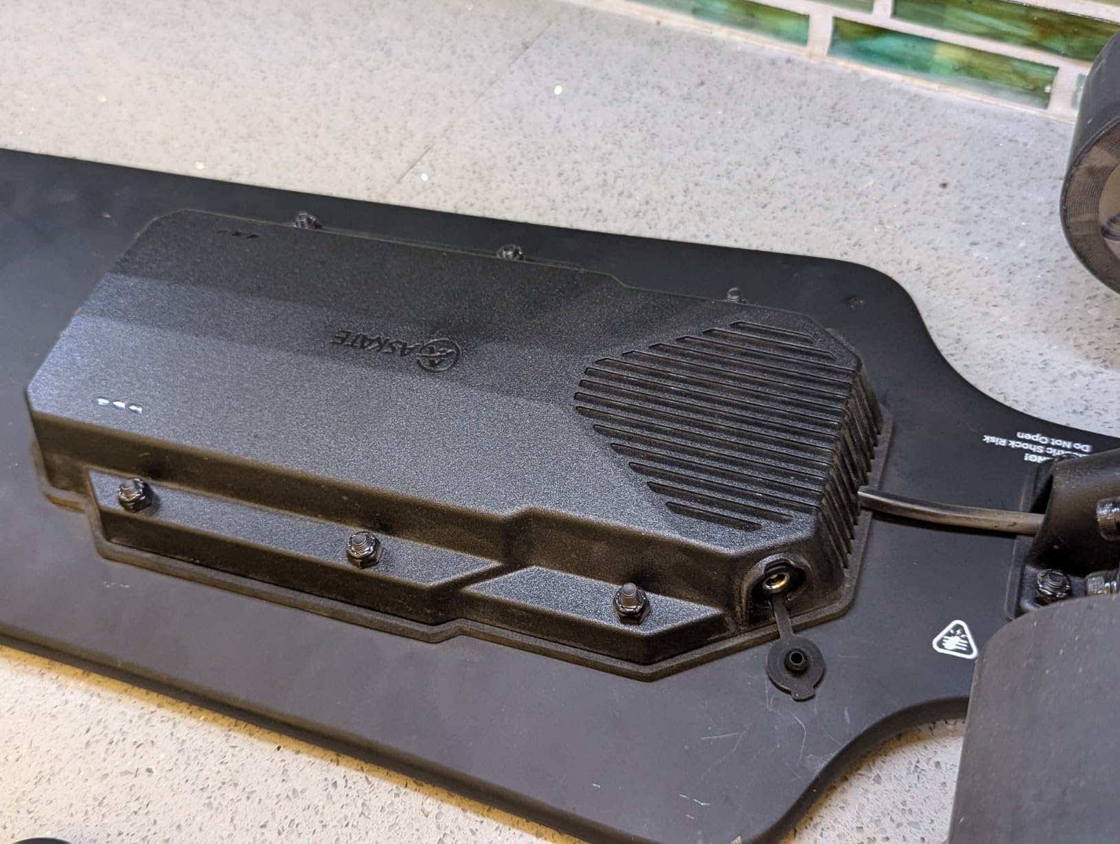 A1 Electric Skateboard with Remote, Range Up to 17 Miles/24 KM, 8 Ply Canadian Maple, Smooth Braking, Suitable for Younger Beginners customer photo 2