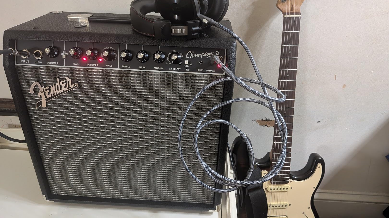 Fender Champion II 50-Watt Electric Guitar Amplifier, 2-Channel Combo Amp customer photo 2