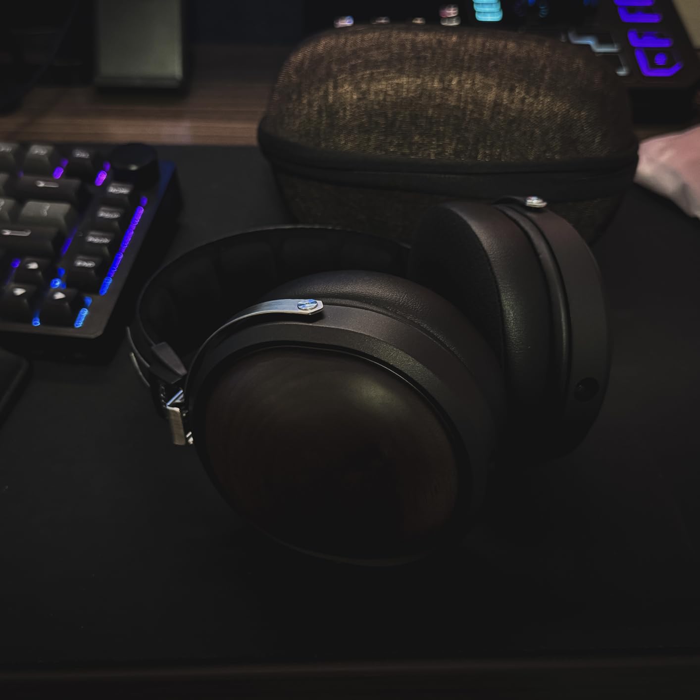 FiiO FT1 32Ω Large Dynamic Driver Headphones with Solid Wood Cups customer photo 2