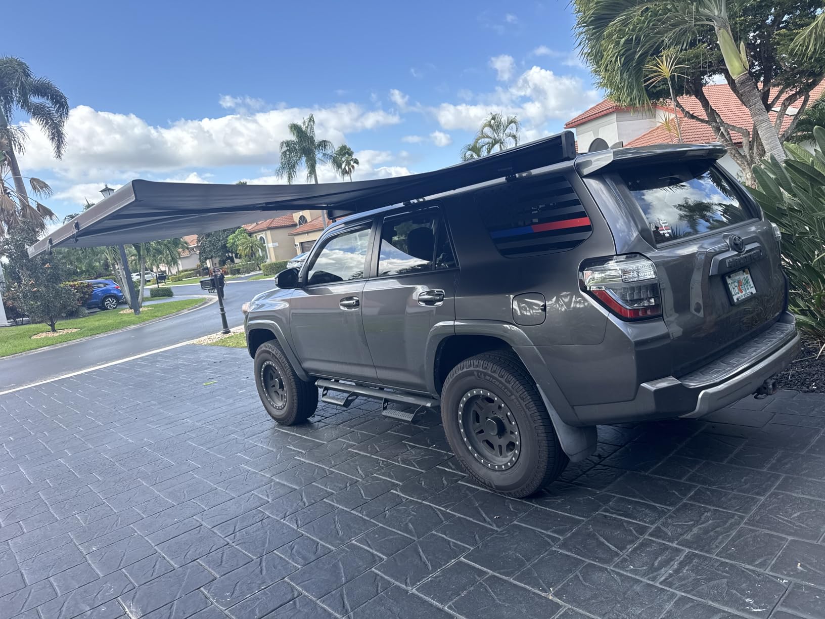 KAMMOK CROSSWING: Car Awning | Three-Second Deployment | No Supports Required | All-Weather Durability | Adjustable Coverage | Charcoal Gray 7 ft customer photo 2