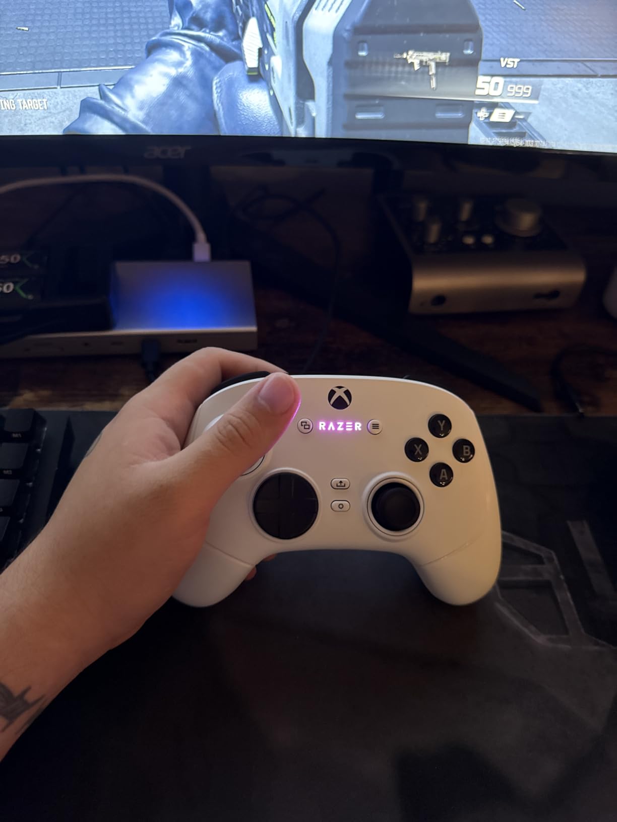 Razer Wolverine V3 Pro Wireless Gaming Controller: Licensed for Xbox Series X|S - 6 Remappable Buttons - Fast Triggers - Customizable Thumbsticks - Black customer photo 2