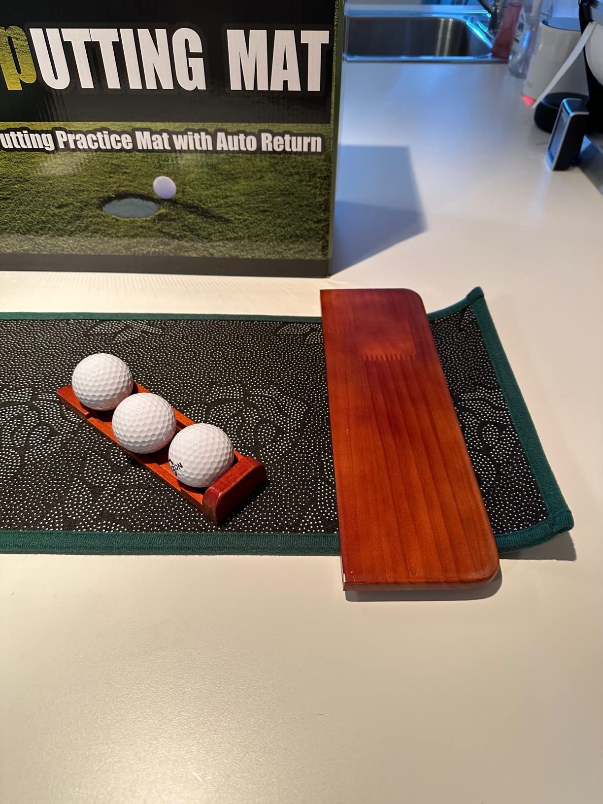 YOUCZON Putting Green Indoor, Golf Putting Mat with Auto Ball Return, Premium Crystal Velvet Surface customer photo 1