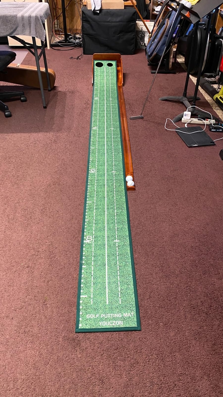 YOUCZON Putting Green Indoor, Golf Putting Mat with Auto Ball Return, Premium Crystal Velvet Surface customer photo 2