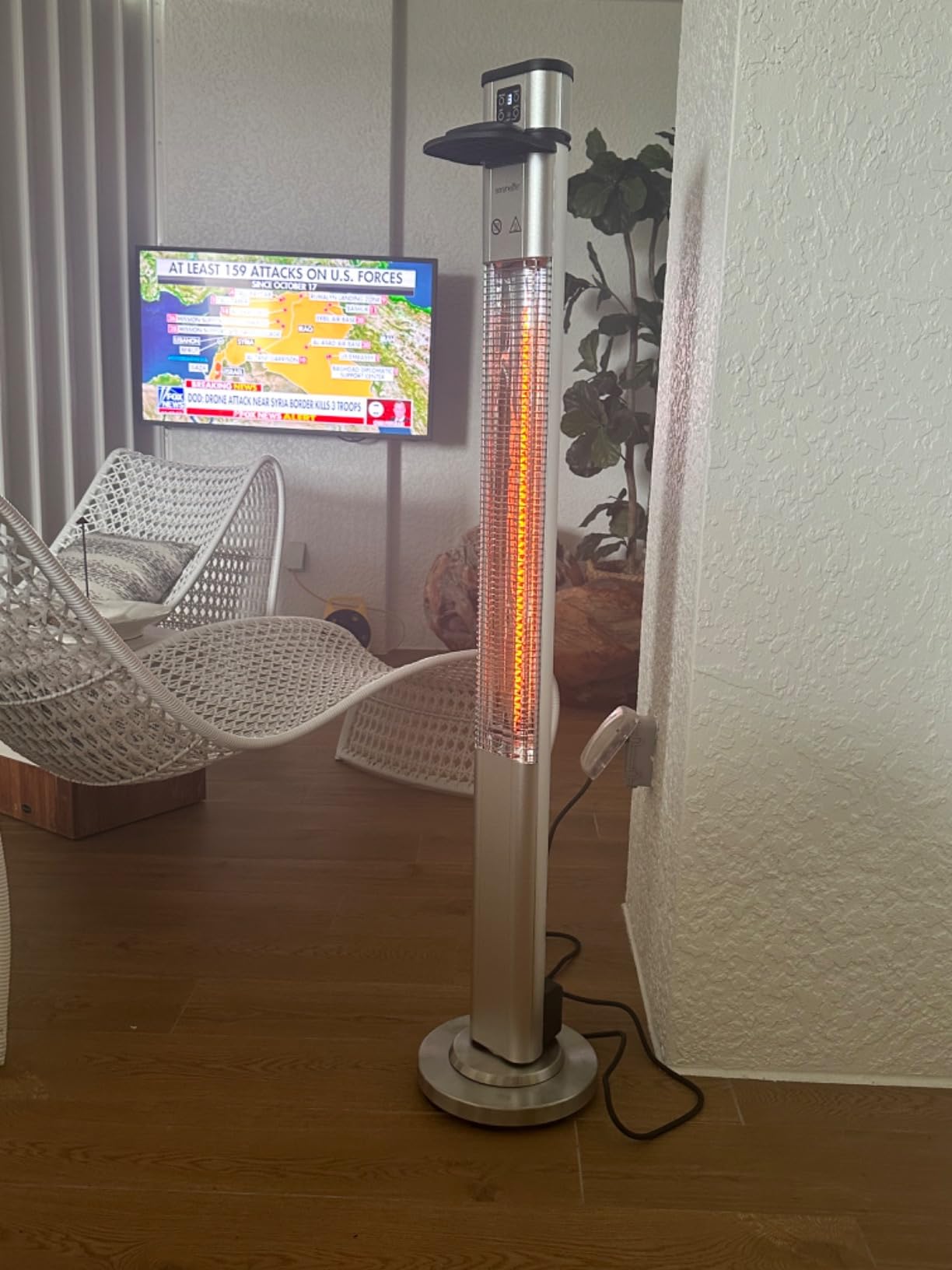 SereneLife Outdoor Electric Patio Heater - 900W Infrared Heater with Remote, Aluminum Reflector, Waterproof Design, IP65 Approved, Quiet Operation, Standing Porch Heater for Patio & Backyard customer photo 1