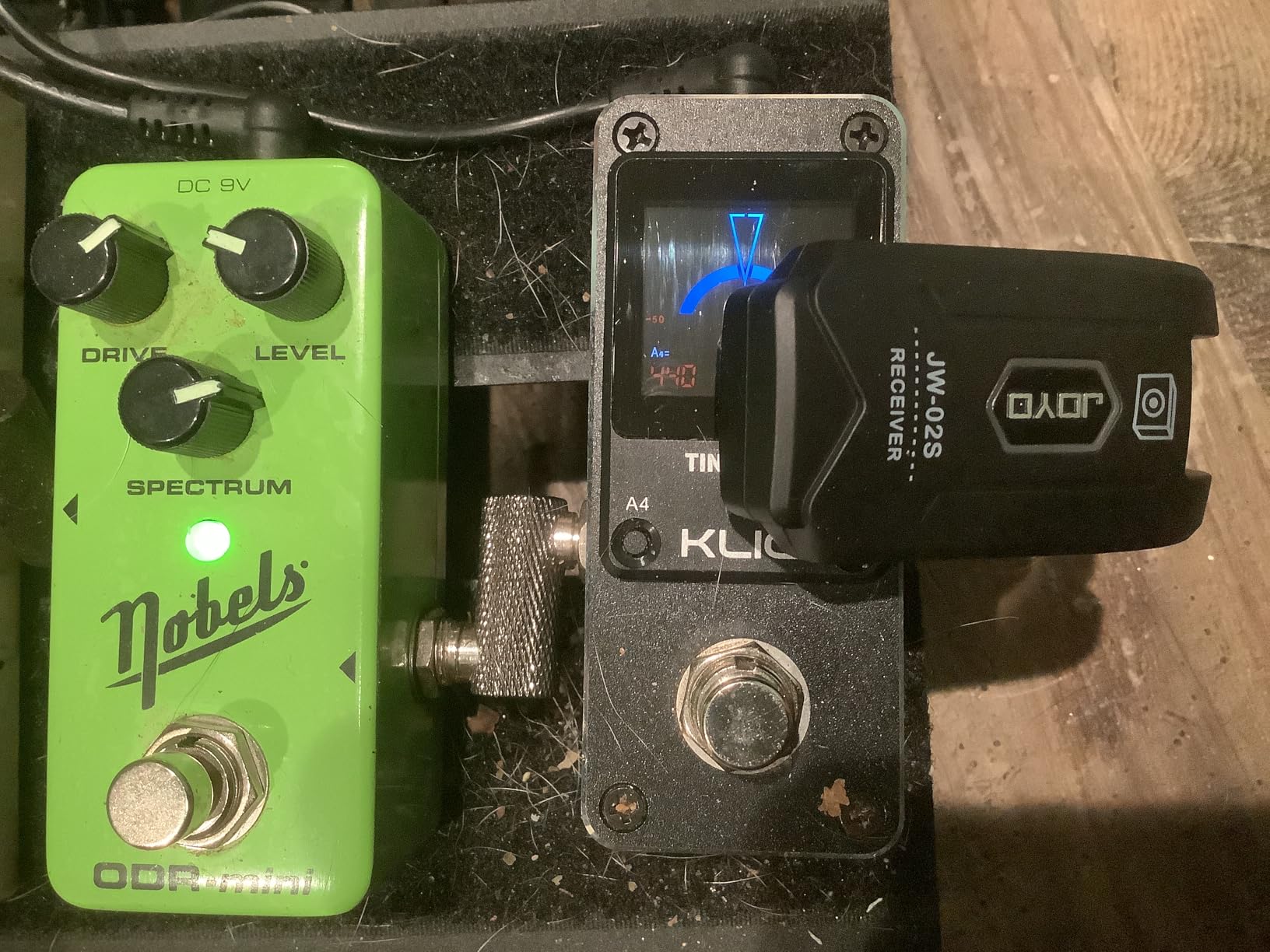 JOYO 5.8GHz Wireless Guitar System Rechargeable Transmitter Receiver with 4 Channels, Low Latency, 48kHz/24Bit, 65ft Range, 6 Hour Battery for Electric Guitar & Bass (JW-02S) customer photo 2