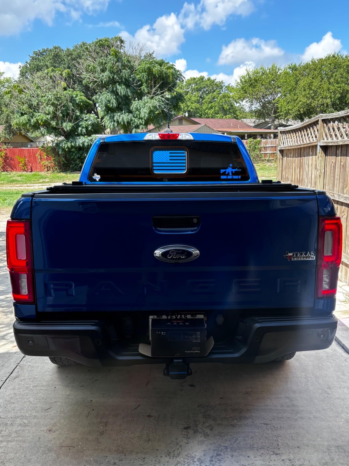 Amooca Tailgate Pad for Mountain Bikes Pickup Truck Tailgate Protection | 3 Tool Pockets, 52'' Wide for up to 5 Bicycles, 600D Oxford, Waterproof Layer, Soft Inserts, Adjustable Straps customer photo 1