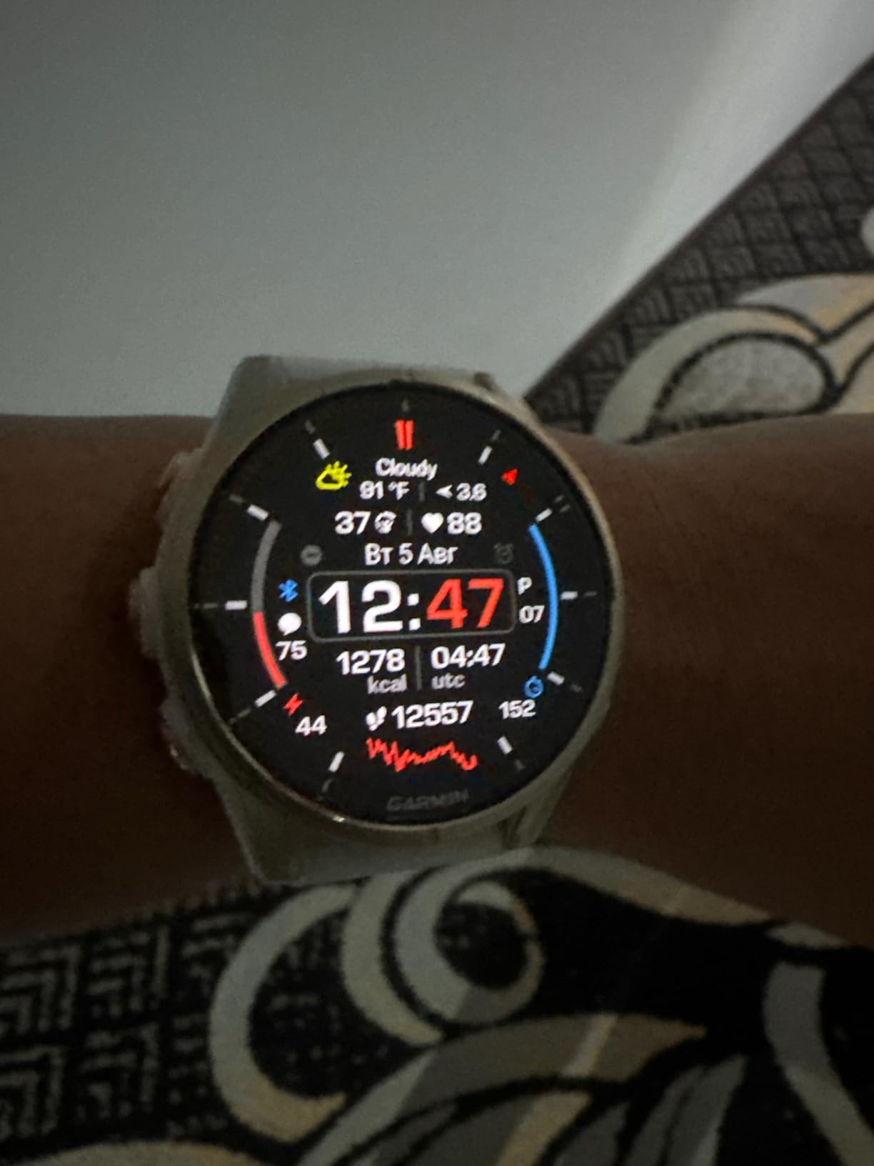 Garmin fēnix 8, Sapphire, 43mm, Fog Gray/Dark Sandstone | Premium Multisport Smartwatch, AMOLED Display, GPS, Built-In Flashlight, Dive-Rated, Built-In Speakers & Mic customer photo 1