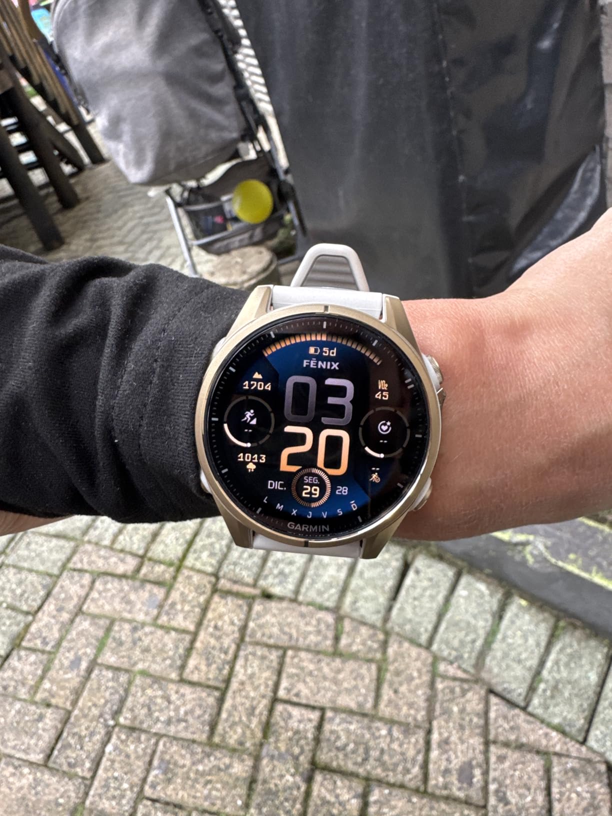 Garmin fēnix 8, Sapphire, 43mm, Fog Gray/Dark Sandstone | Premium Multisport Smartwatch, AMOLED Display, GPS, Built-In Flashlight, Dive-Rated, Built-In Speakers & Mic customer photo 2