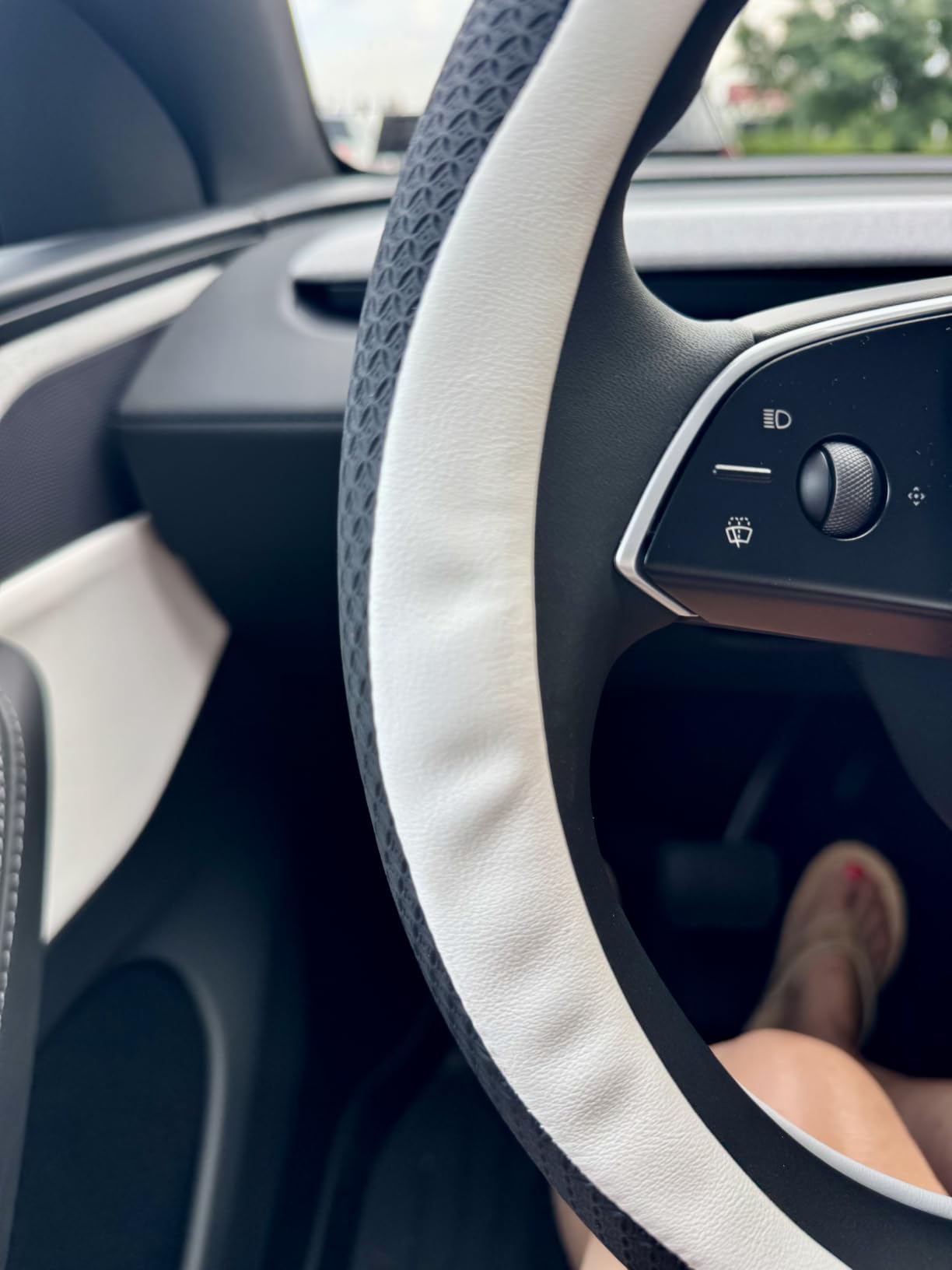Uxcer Nappa Leather Steering Wheel Cover Compatible with Tesla Model 3/Y 2016-2025 2026 Juniper/Highland, Non-Slip Breathable White customer photo 2