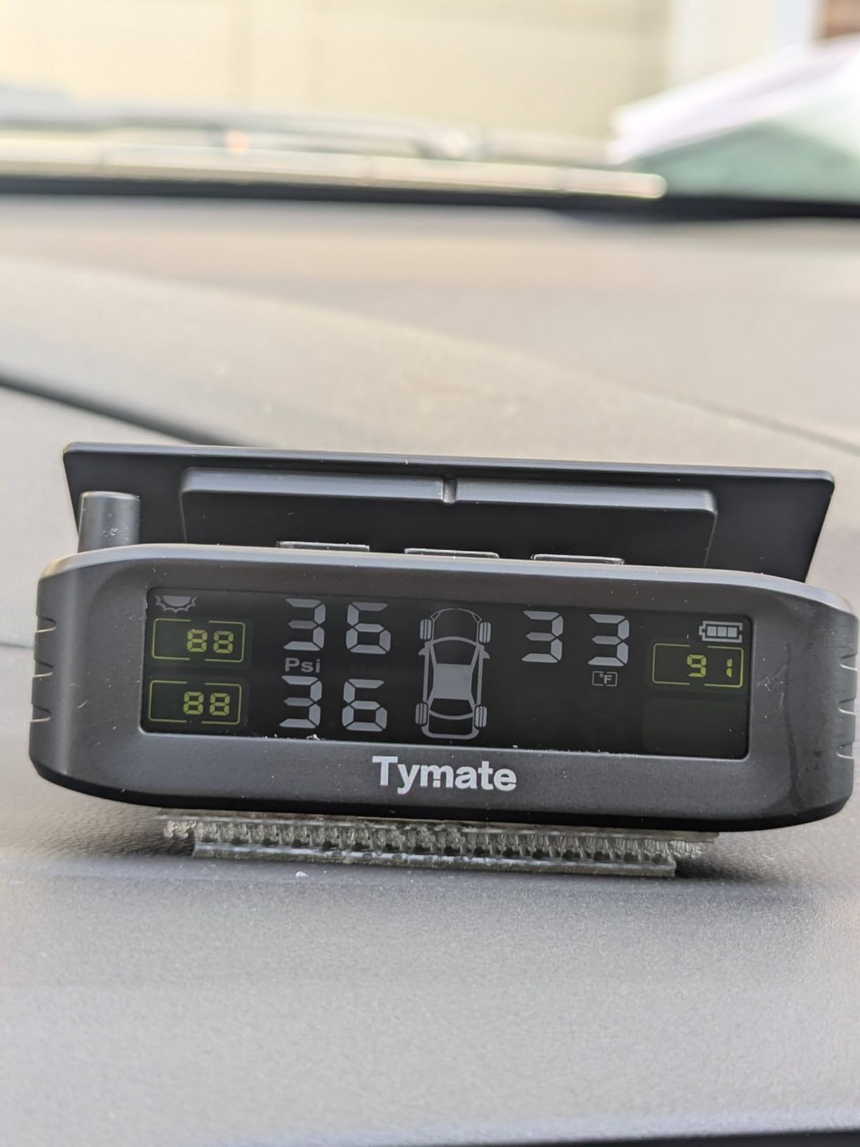 Tymate TM8 RV Tire Pressure Monitoring System, TPMS Set of 4 Sensors | Max. 4 Tires Info Monitoring, Windshield Mounted, 6 Alarm Modes, 0-87 PSI, Solar/USB Charge, Color LCD, Ideal for RV/SUV/Cars customer photo 1