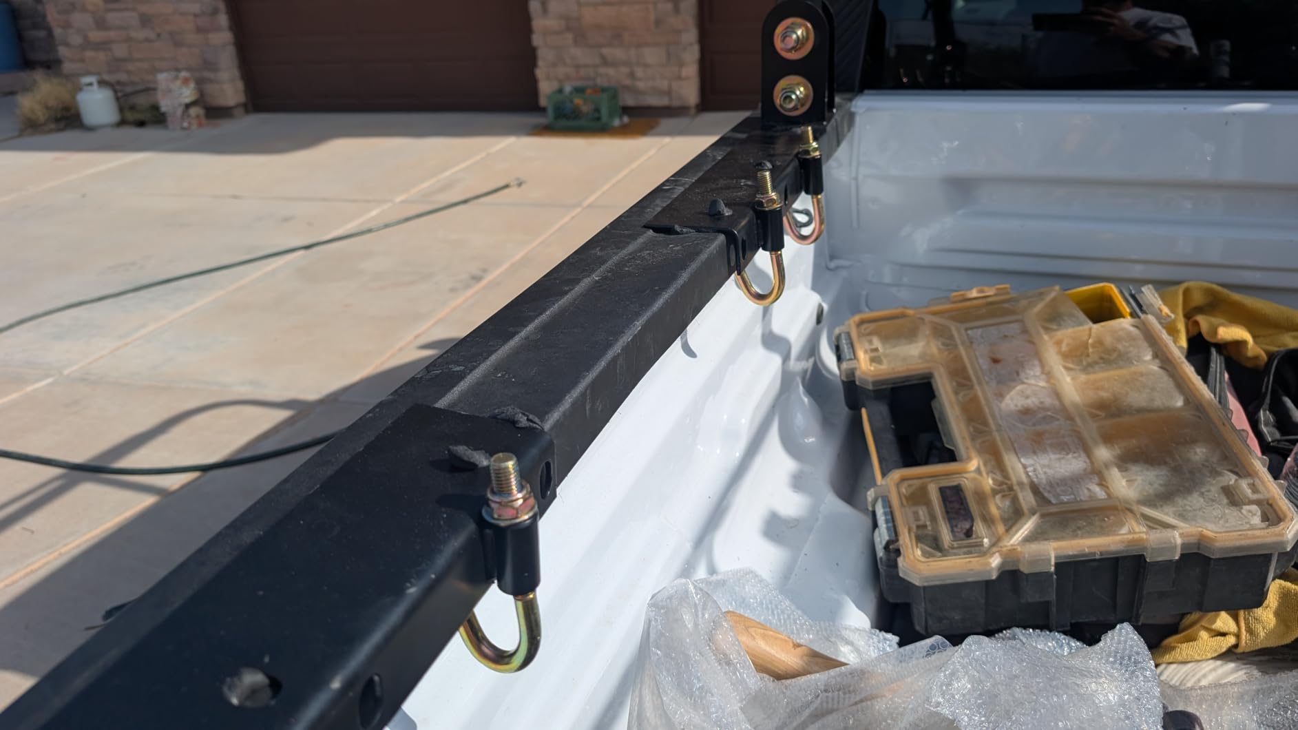 VEVOR Truck Ladder Rack, 1000 LBS / 454 KG Strong Capacity Truck Racks, Non-Drilling/Drilling Installation for Long or Heavy Cargo, 43.3-63 inch Adjustable Width for Kayak, Ladder, Surfboard, Lumber customer photo 2
