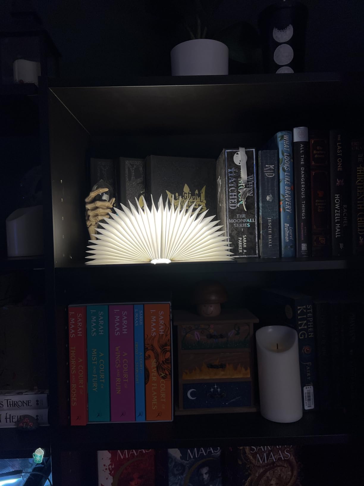 Uniwolk Book Lovers Gifts BookLamp - 5 Color Lights, 1200mah Battery, Foldable Paper Lamp as Book Decor & Accessories, Hot Foil Cover Design, Unique Gifts for Women or Friends & Christmas customer photo 2