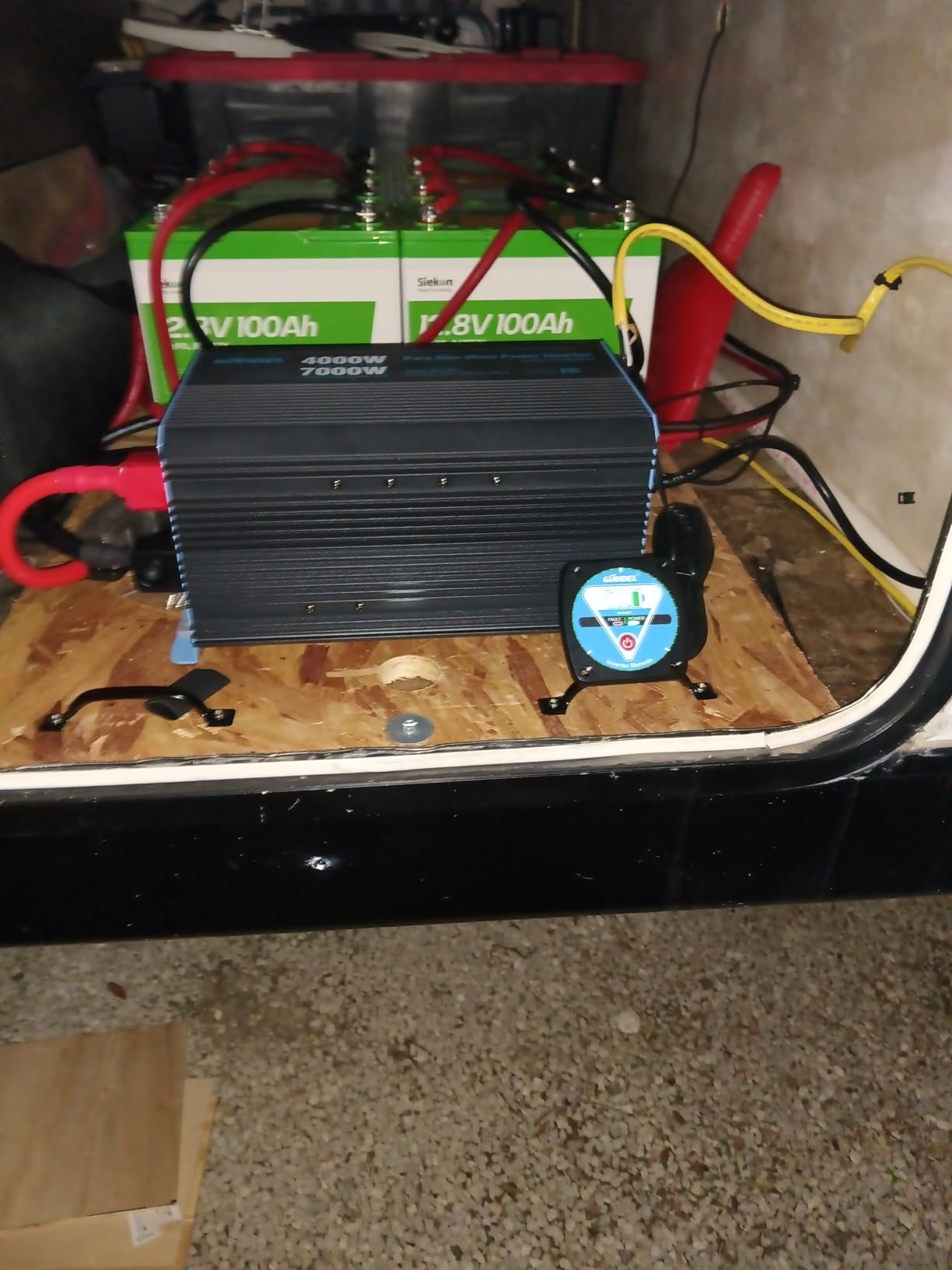 GIANDEL 4000W Pure Sine Wave Power Inverter 12V to 120V AC, 7000W Surge, Compatible with All 12V Batteries, Dual Remote Control, UL Listed GFCI Outlets, FCC Approved for RV Campers Off-Grid Solar Systems customer photo 2