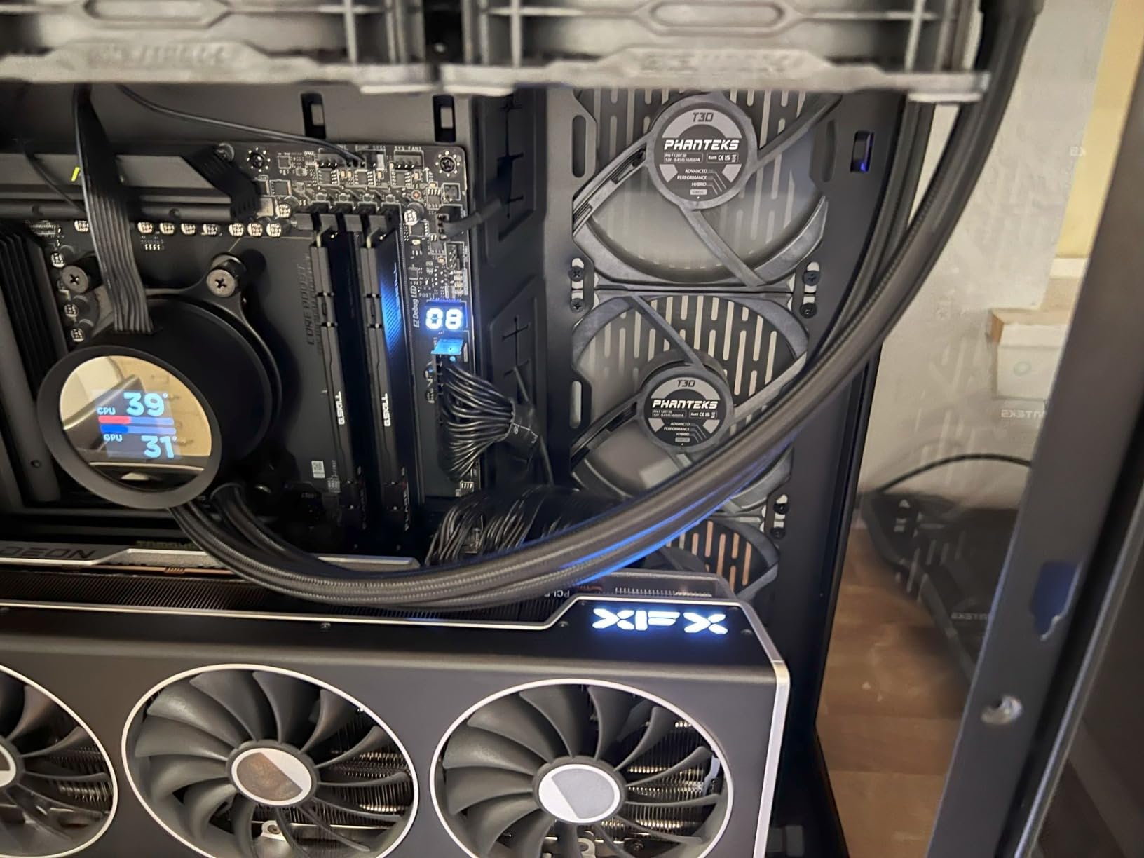 MSI MAG X870 Tomahawk WiFi Gaming Motherboard (AMD Ryzen 9000/8000/7000 Series Processors, AM5, DDR5, PCIe 5.0, M.2 Gen5, SATA 6Gb/s, USB 40Gbps, HDMI/DP, Wi-Fi 7, Bluetooth 5.4, 5Gbps LAN, ATX) customer photo 1