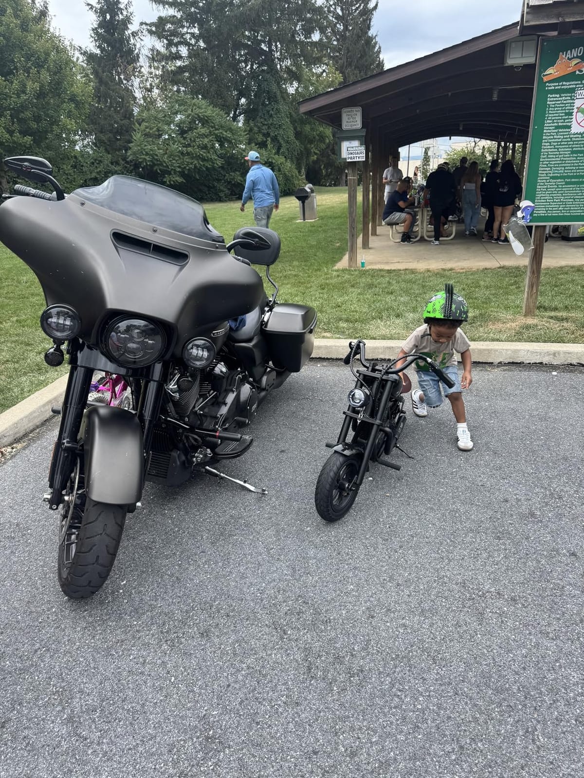 Hyper GoGo Electric Dirt Bike for Kids, Up to 10MPH & 60 Minutes Continuous Ride customer photo 1
